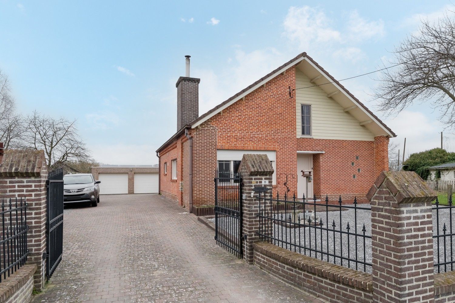 Hoofdfoto van de publicatie: Rustig gelegen 3 SLK woning in een doodlopende straat tussen de weilanden!