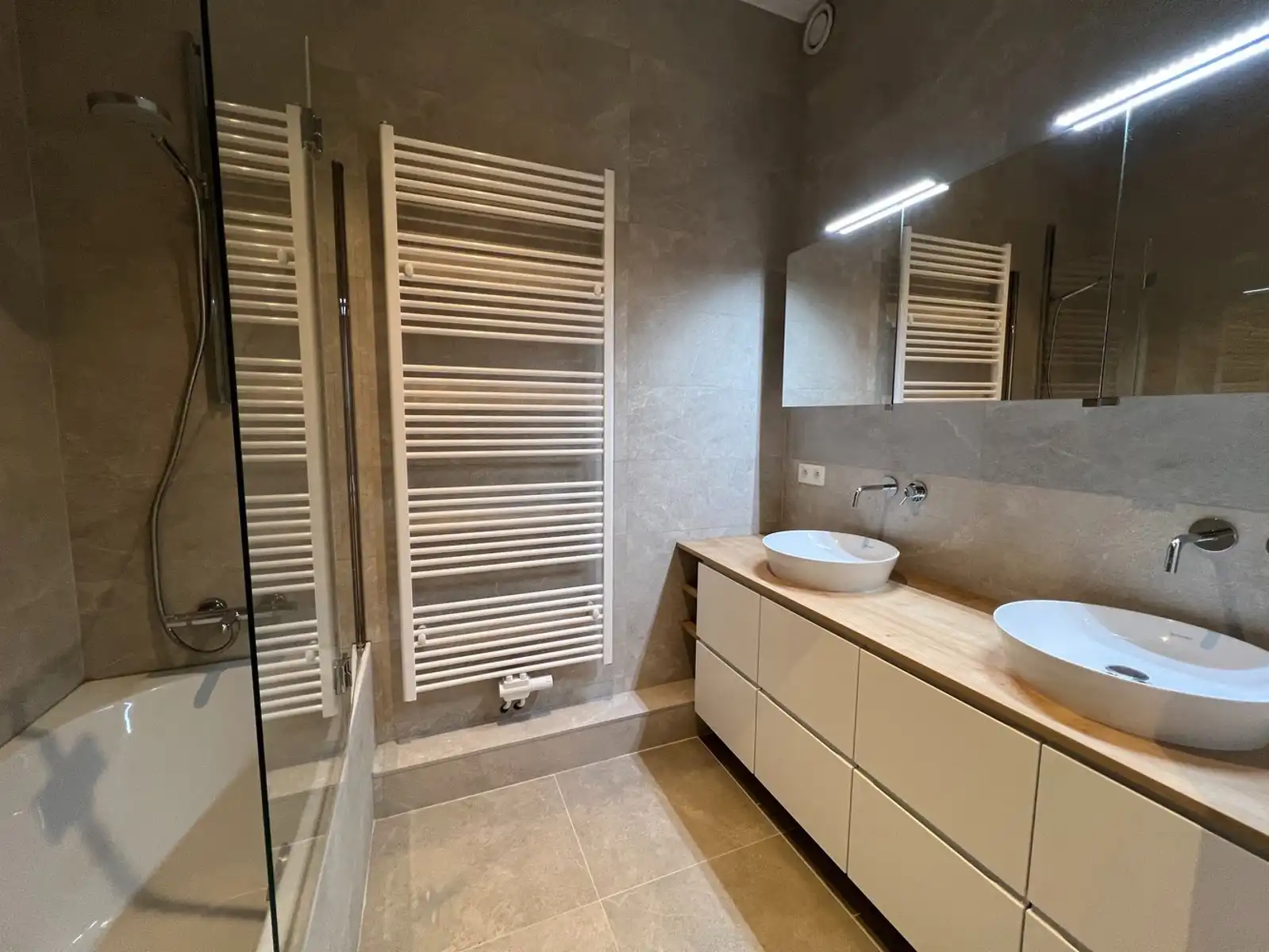 Gerenoveerd duplex appartement met tuin in centrum Leuven te huur foto 25