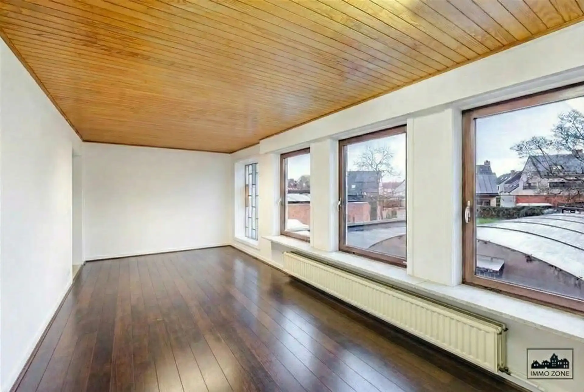 Ruime renovatiewoning met 5 slaapkamers en grote tuin foto 17