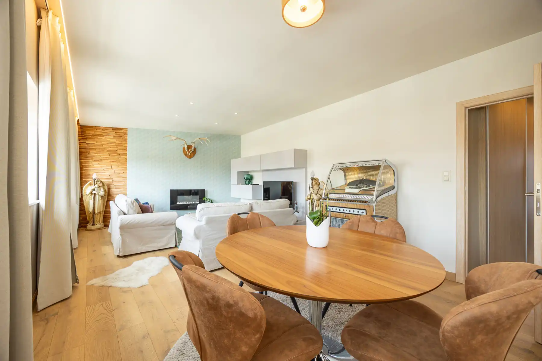 Handelspand met ingericht appartement foto 18