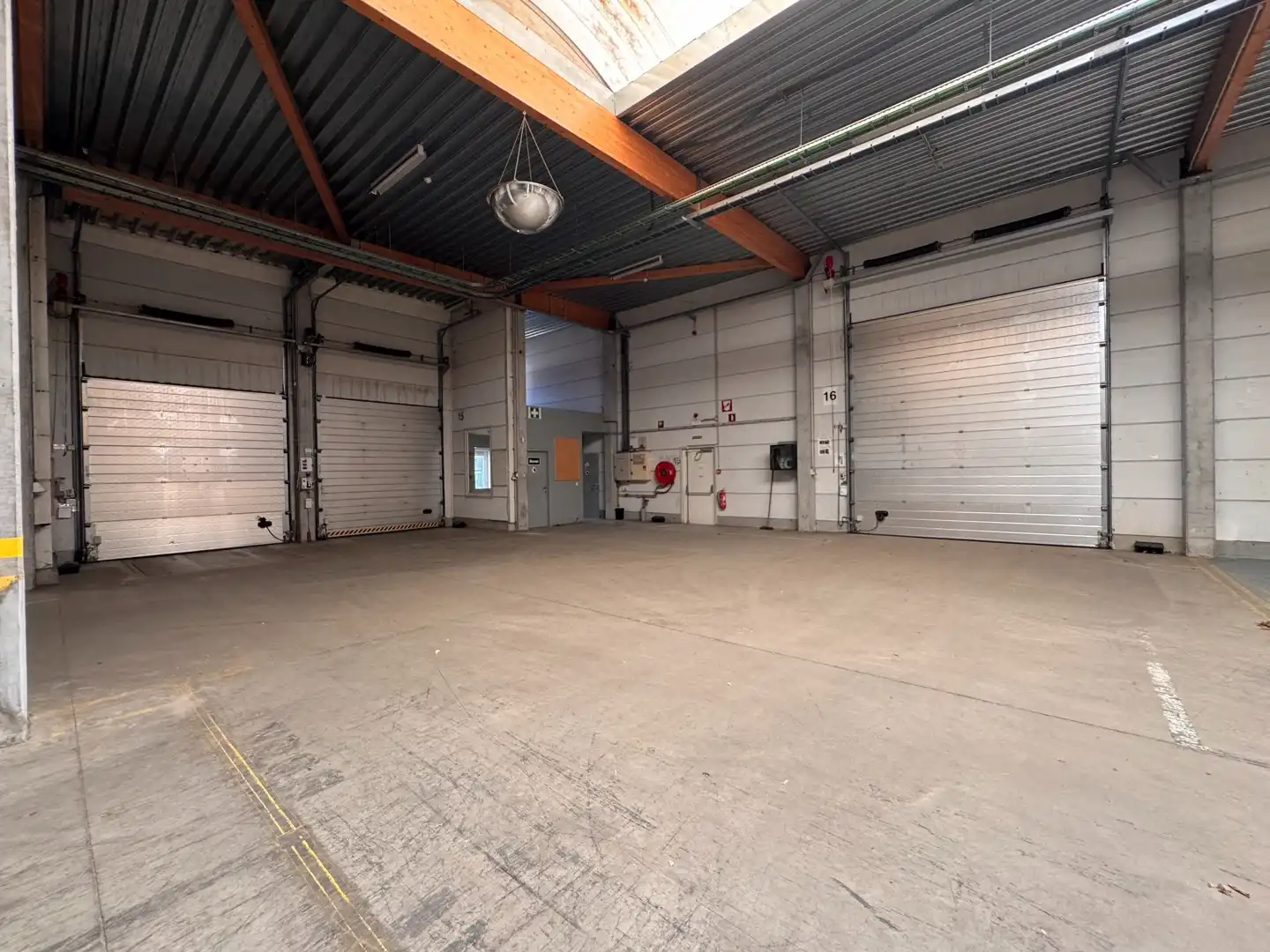 Logistiek magazijn (4.025 m²) op amper 2 min. van de A10 foto 8