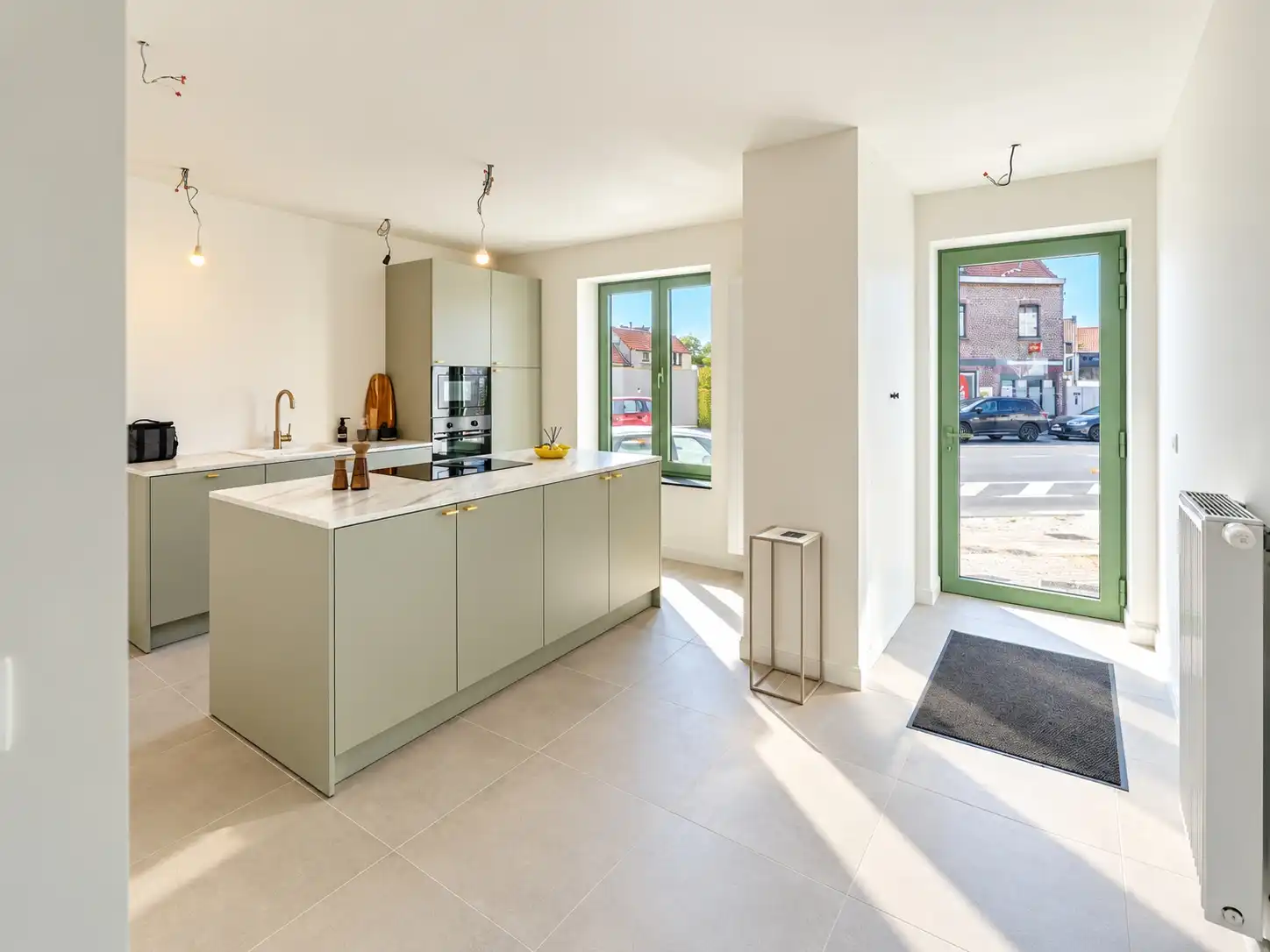 Ruime woning met 4 slpk's en tuin foto 2
