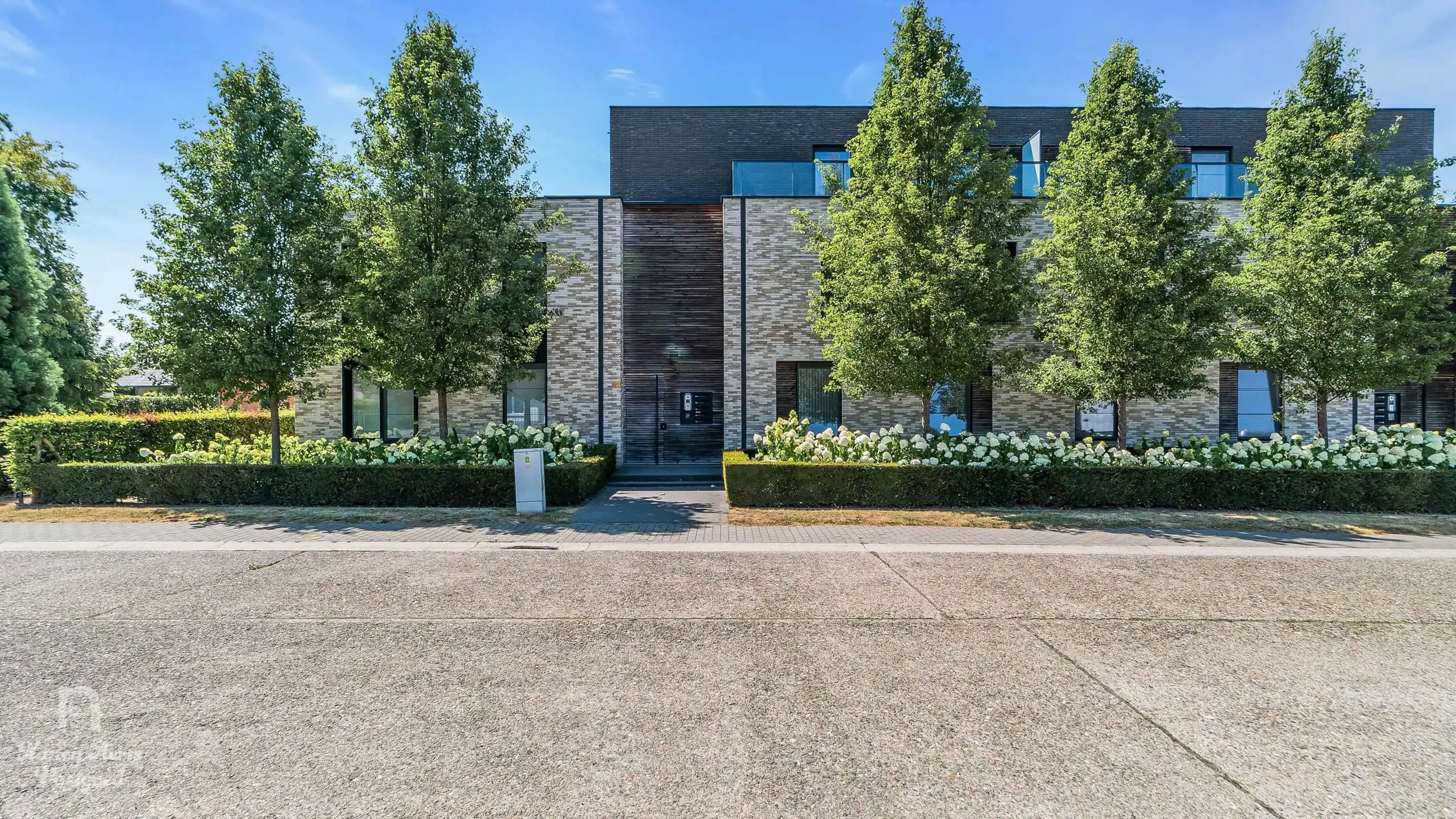 Luxueus appartement met terras en hoogwaardige afwerking foto {{pictureIndex}}