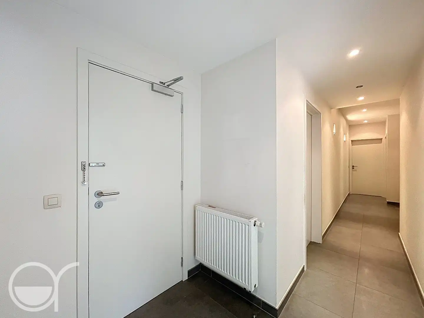 Ruim gelijkvloers appartement met twee slaapkamers, grote tuin én garagebox foto 3