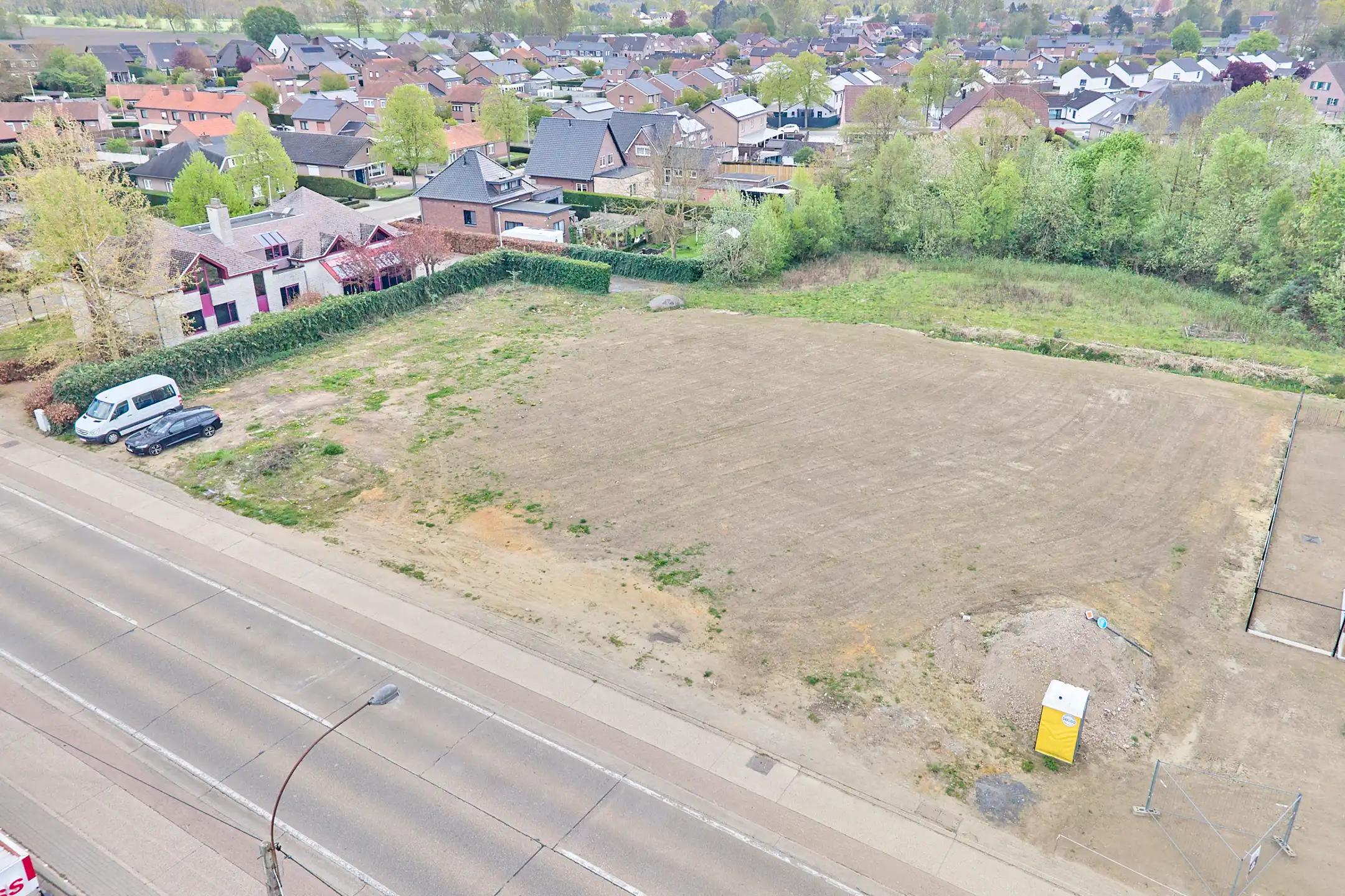 Bouwgrond open bebouwing met vergund plan - 1973m² foto {{pictureIndex}}