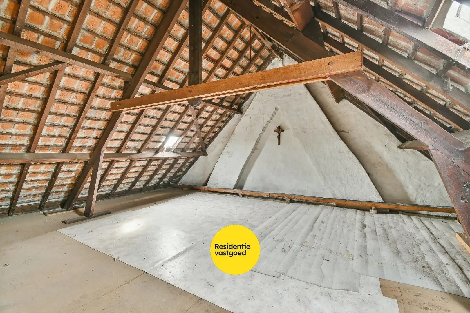 Te renoveren gezinswoning met drie slaapkamers en zongerichte tuin foto 14