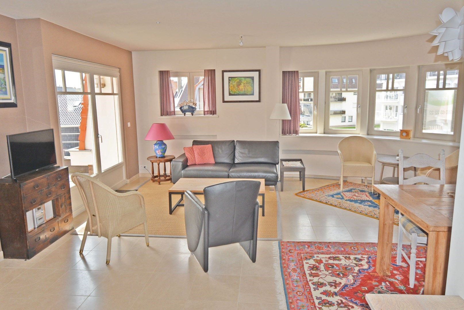 Stijlvol appartement met 4 gevels op een volledige 2e verdieping met lift in Duinbergen op 100m van de zee met zeezicht en inpandige garage foto 3