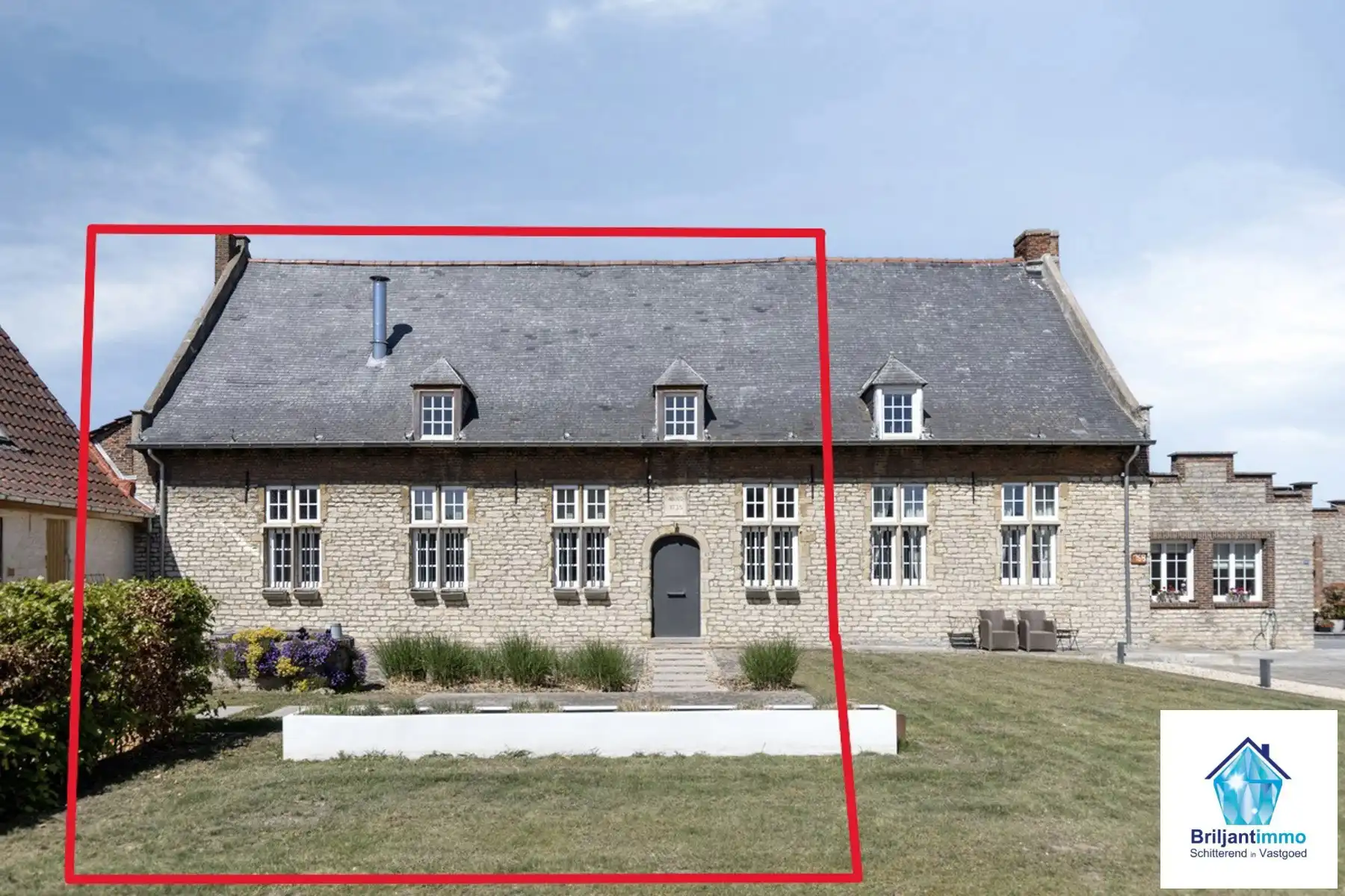 Uiterst charmante en gerenoveerde hoeve met gezellige tuin foto {{pictureIndex}}