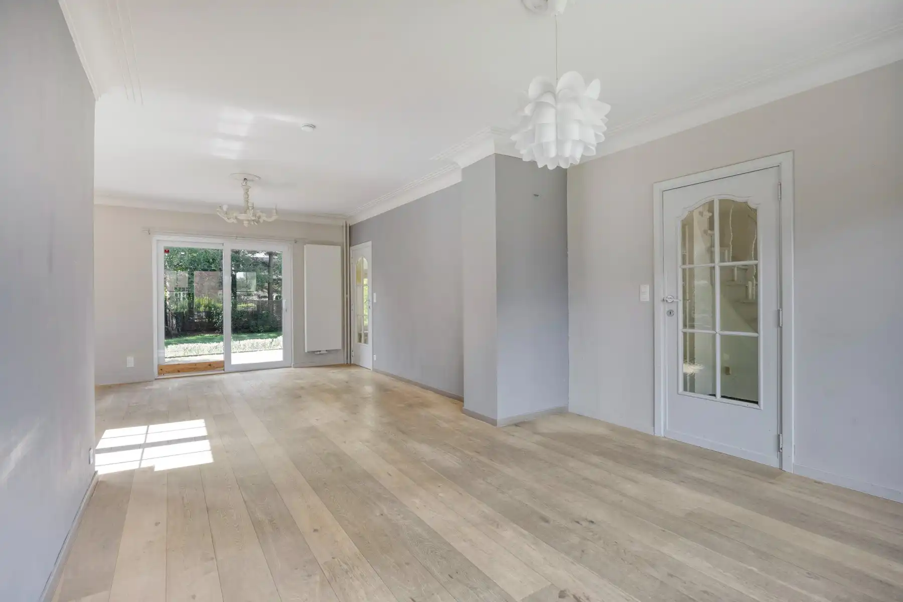 Karaktervolle woning met terras en grote tuin. foto 7