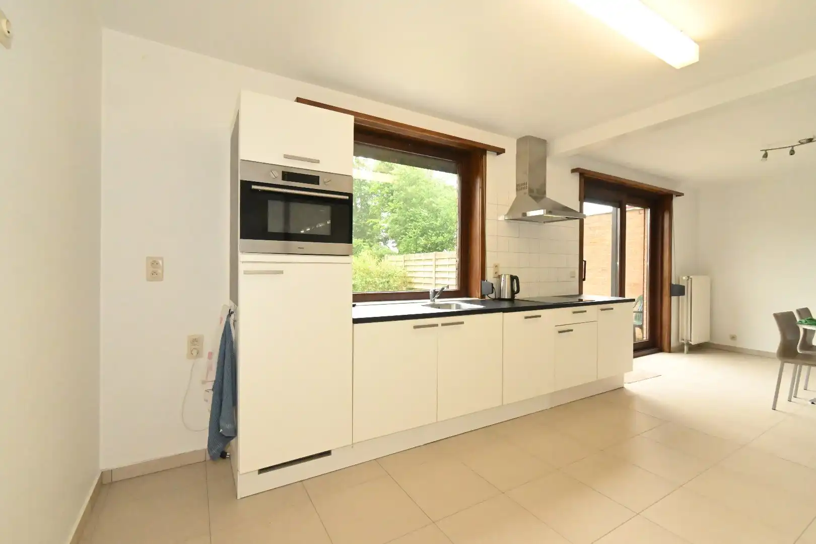 Ruime halfopen woning met parkeerplaats en tuin  foto 7