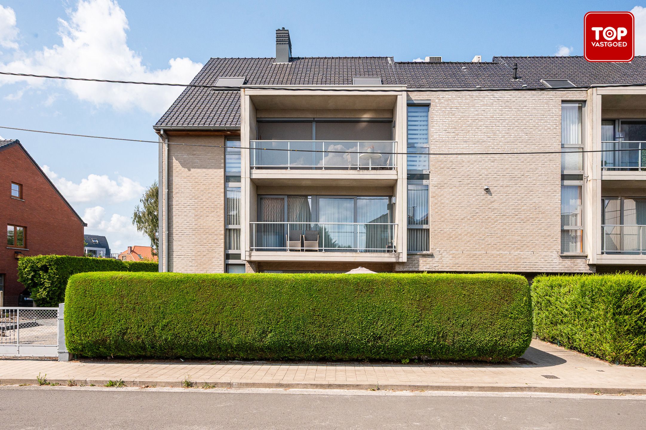 Instapklaar 2-slaapkamer appartement te Wondelgem. foto {{pictureIndex}}