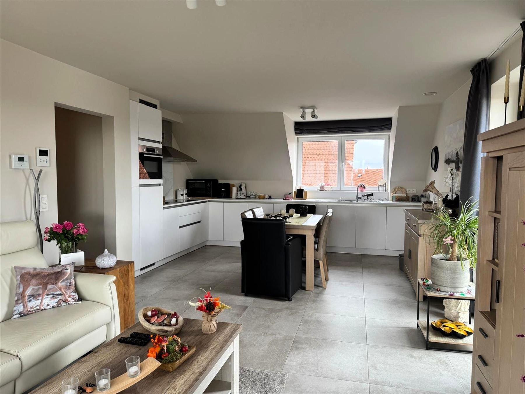 instapklaar en lichtrijk appartement met twee slaapkamers en grote zolder in Zwevegem foto 4
