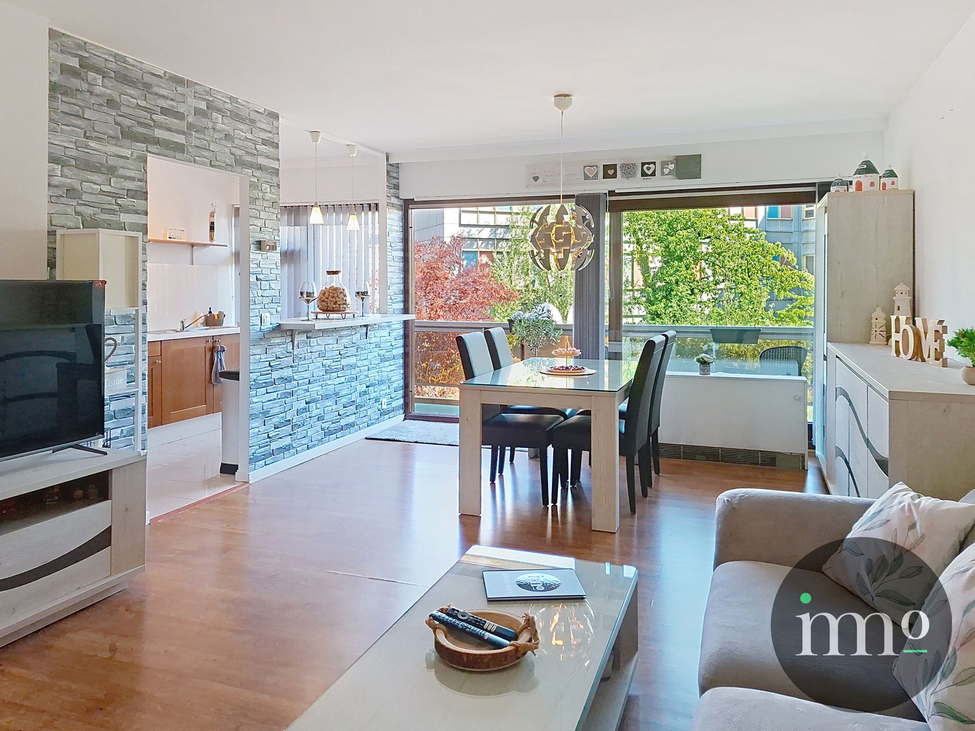 Instapklaar 1-slaapkamerappartement met zonnig terras foto {{pictureIndex}}