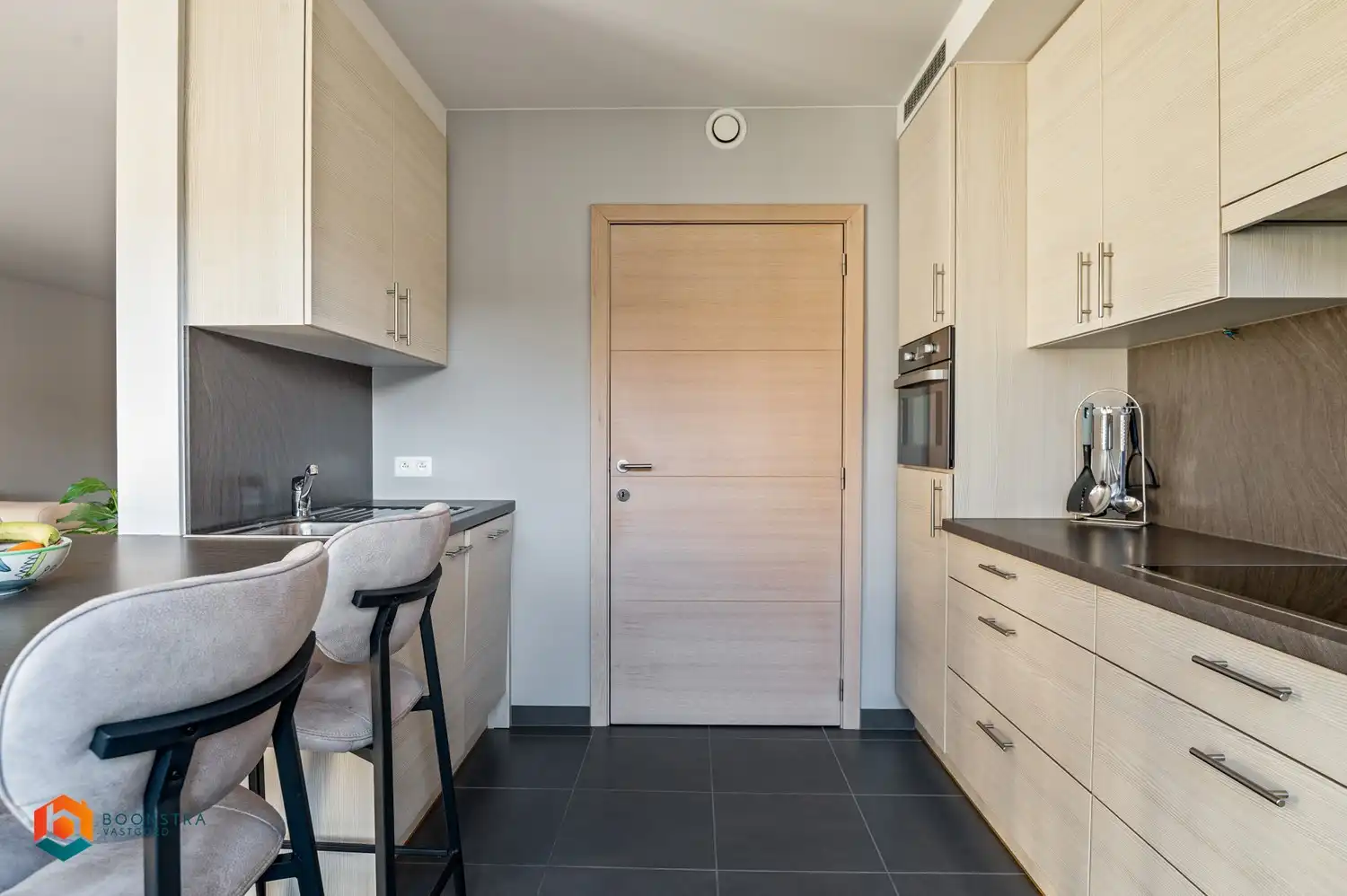 Instapklaar gelijkvloers appartement met 2slpkrs en tuin foto 9