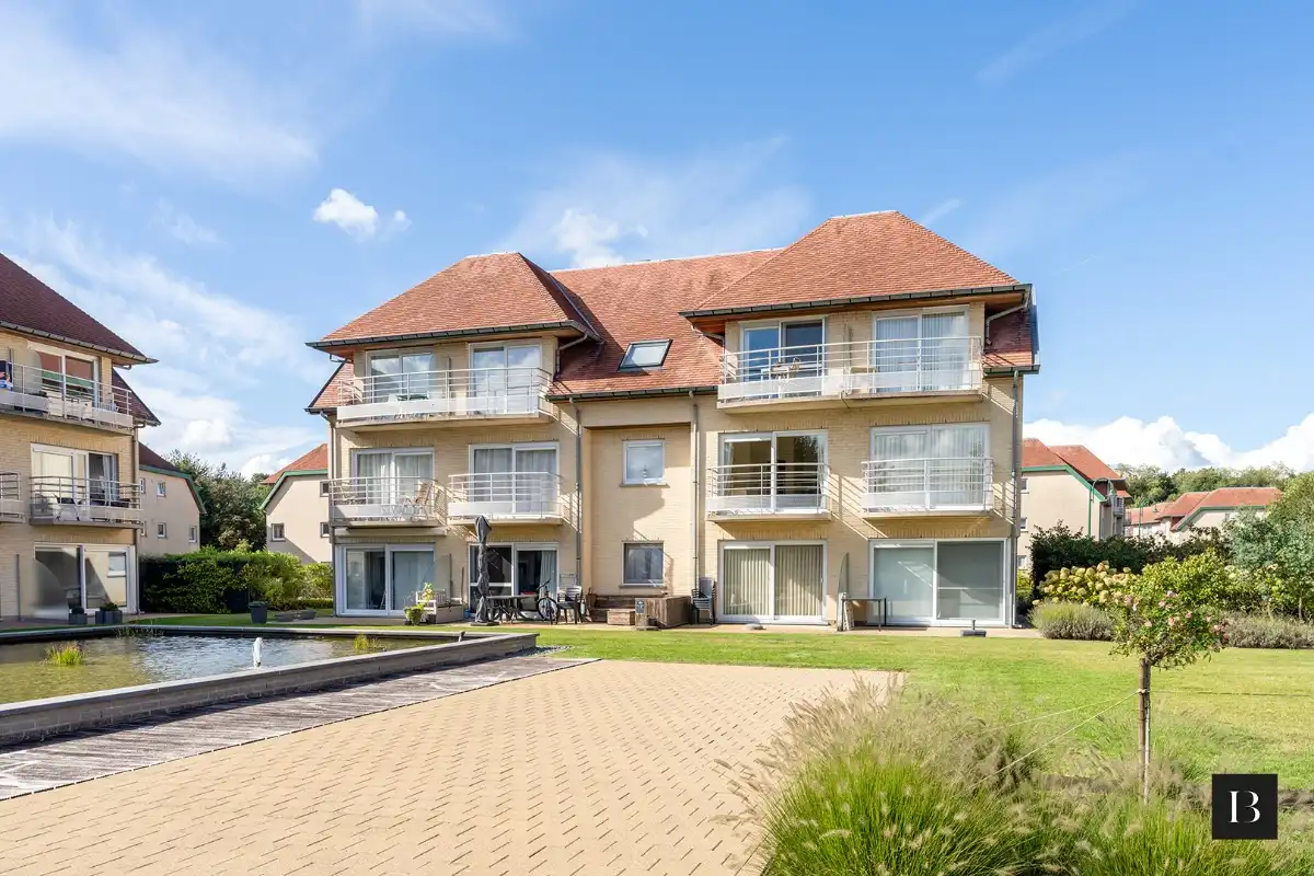 Zuidgericht 2-slaapkamerappartement met terras, dicht bij het centrum foto {{pictureIndex}}