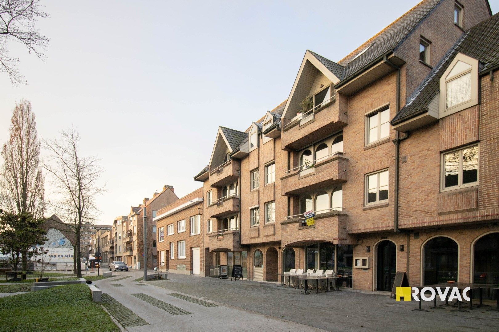 Instapklaar appartement - opp. 100 m² - op de eerste verdieping met zicht op de Melkmarkt foto {{pictureIndex}}