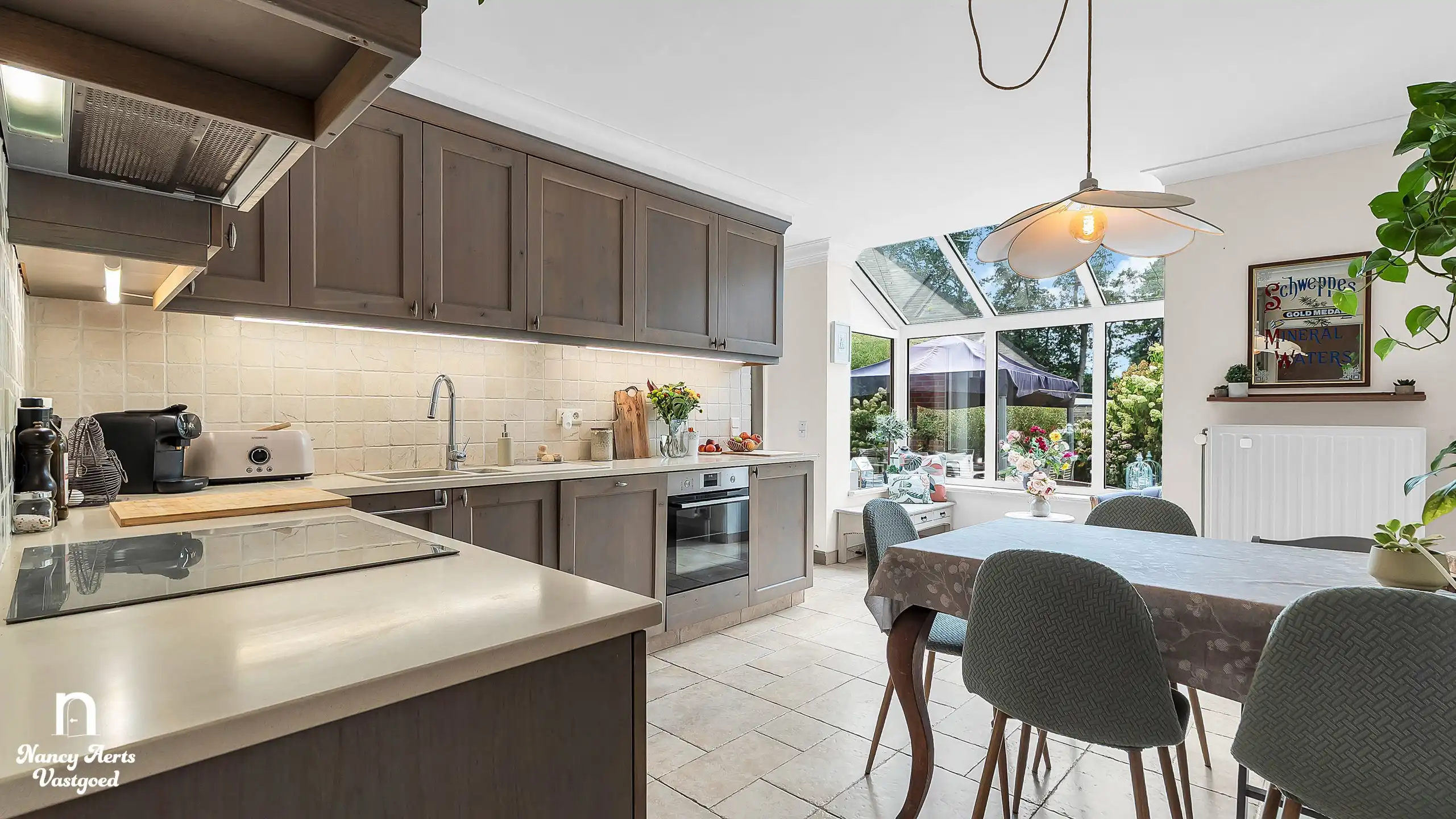 Veelzijdige villa met bijna 20 are groen en aparte woonunit foto 8