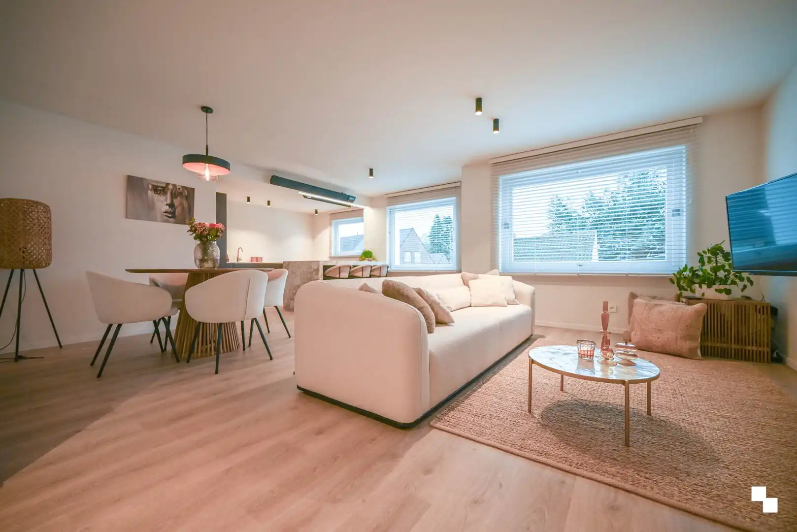 Hoogwaardig afgewerkt appartement in hartje Ingelmunster foto 4