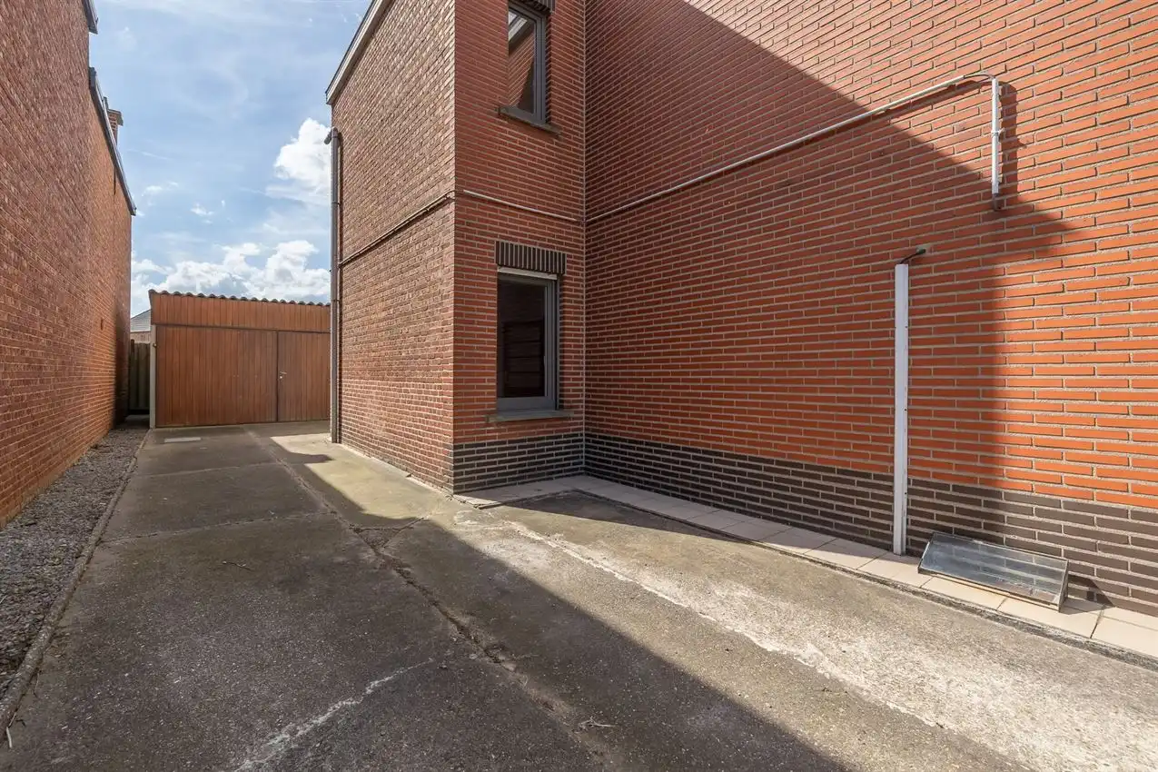 Degelijke gezinswoning met 3slpk, garage, zuid-west gerichte tuin foto 4