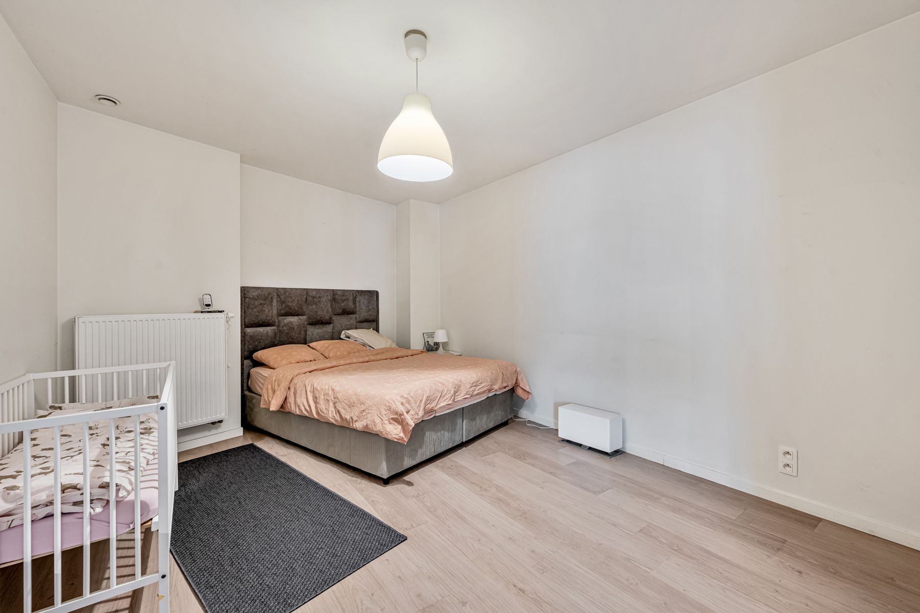 Gelijkvloers, gerenoveerd appartement met twee slaapkamers foto 11