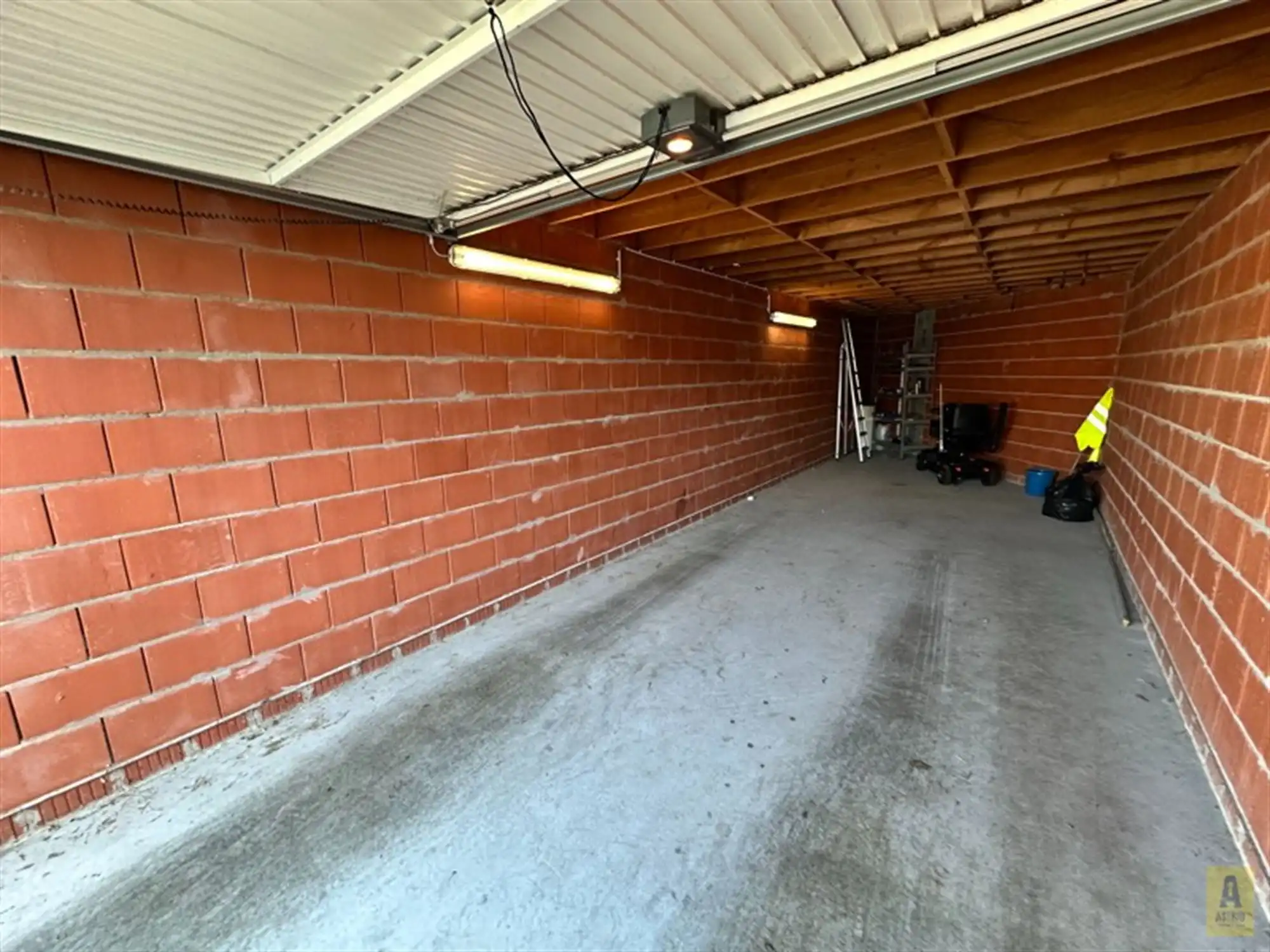 Grote garagebox (erg diep! 27m2) in centrum! foto 4