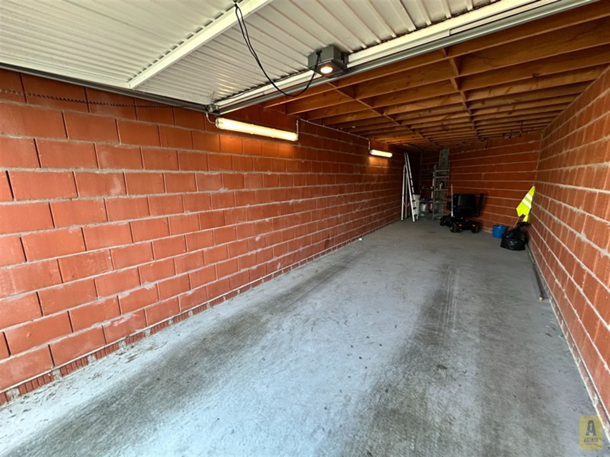 Grote garagebox (erg diep! 33m2) in centrum! foto 4