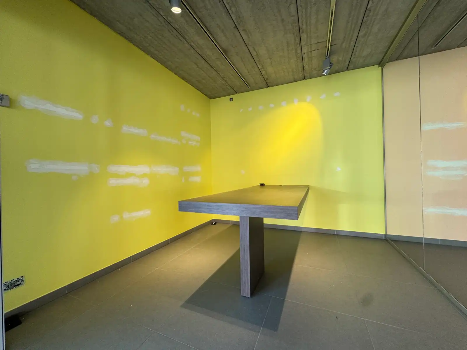 Mortsel | Lichtrijke kantoorruimte met 4  parkings foto 6