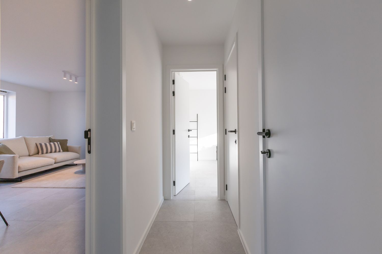 Gerenoveerd twee slaapkamer appartement foto 9