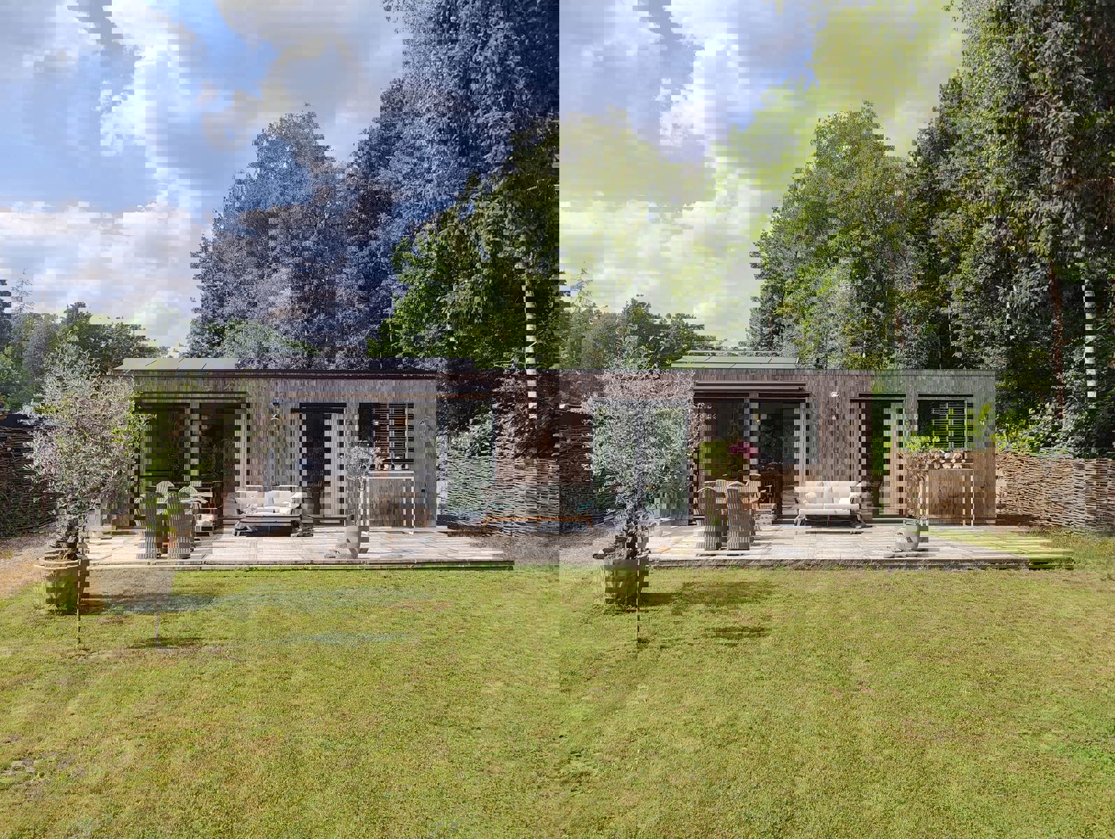 Luxueuze BEN - vakantiewoning in groene omgeving foto {{pictureIndex}}