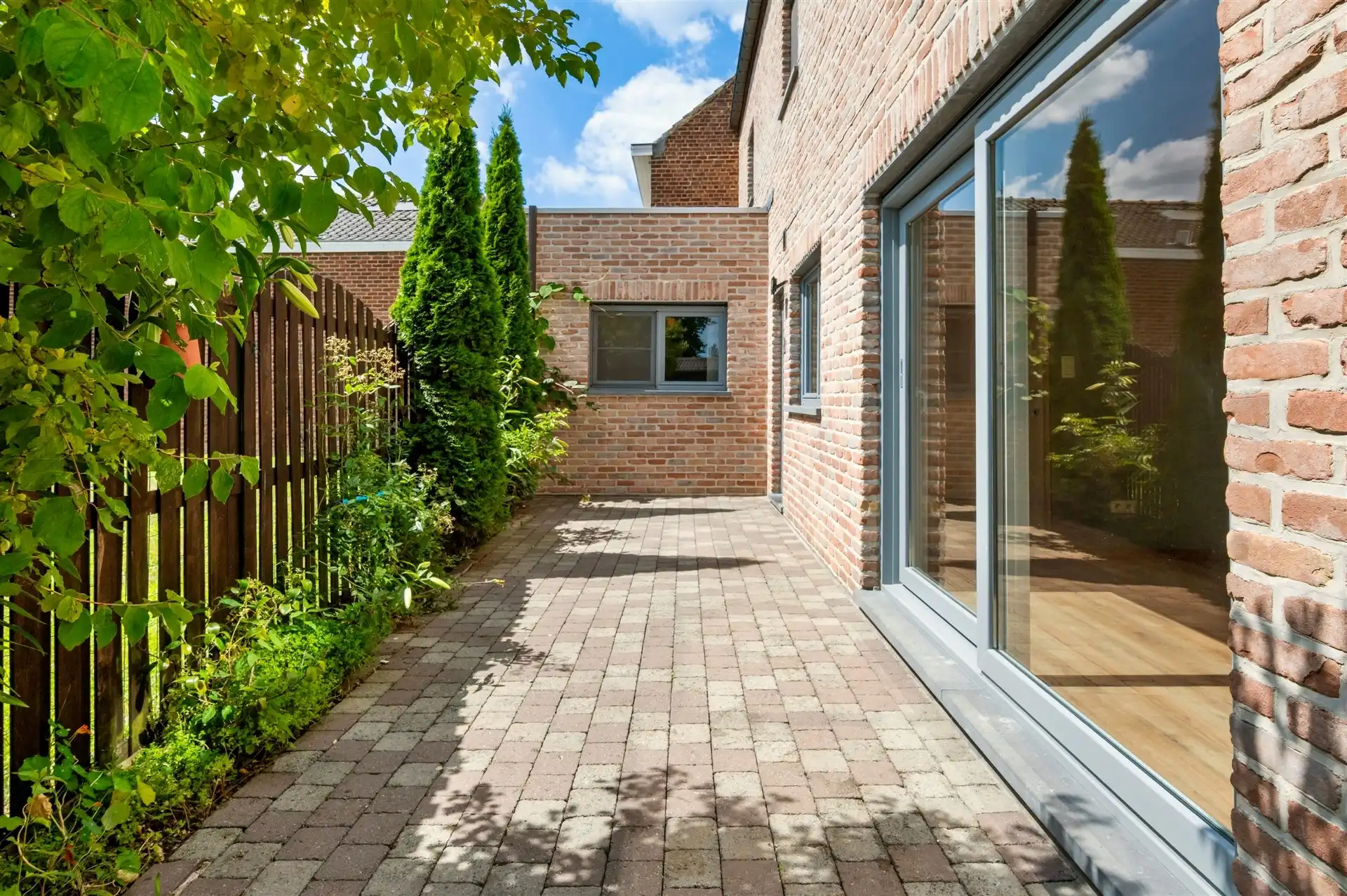 Knappe, ruime instapklare woning met 4 slpks, 2 bdks en tuin foto 27