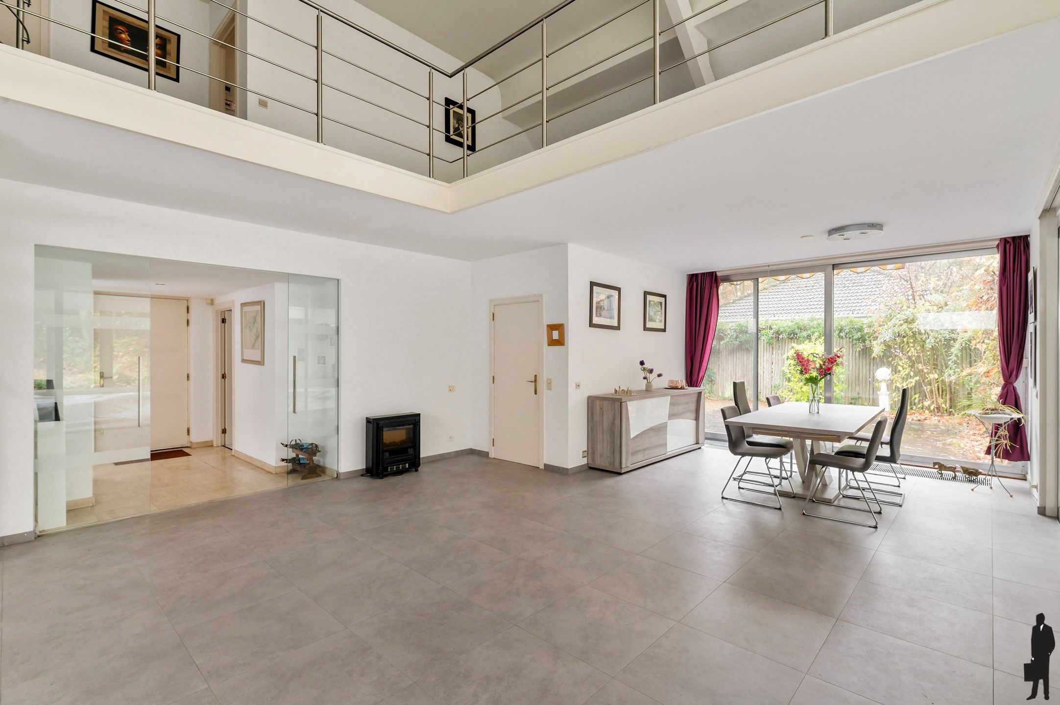 Residentieel gelegen te renoveren villa op ca. 2415m². foto 3