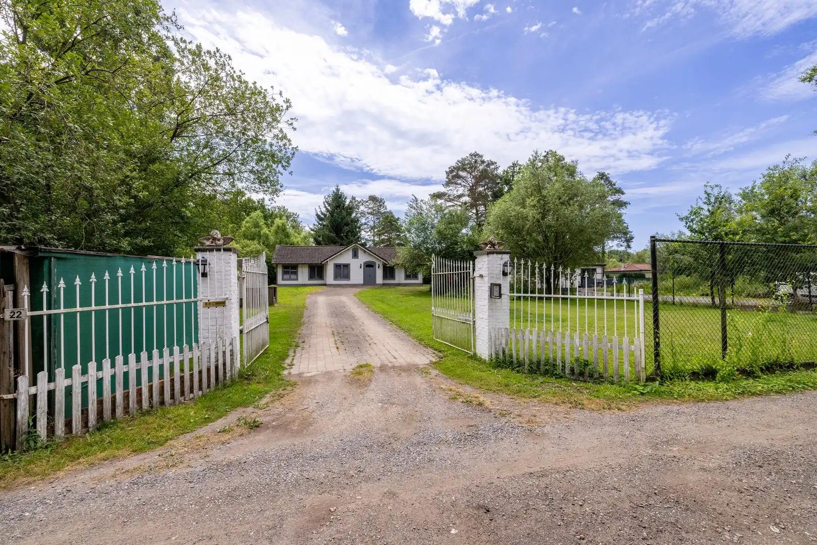 Instapklare bungalow  (vakantiewoning) op een prachtig perceel in het groen te Herselt! foto 2