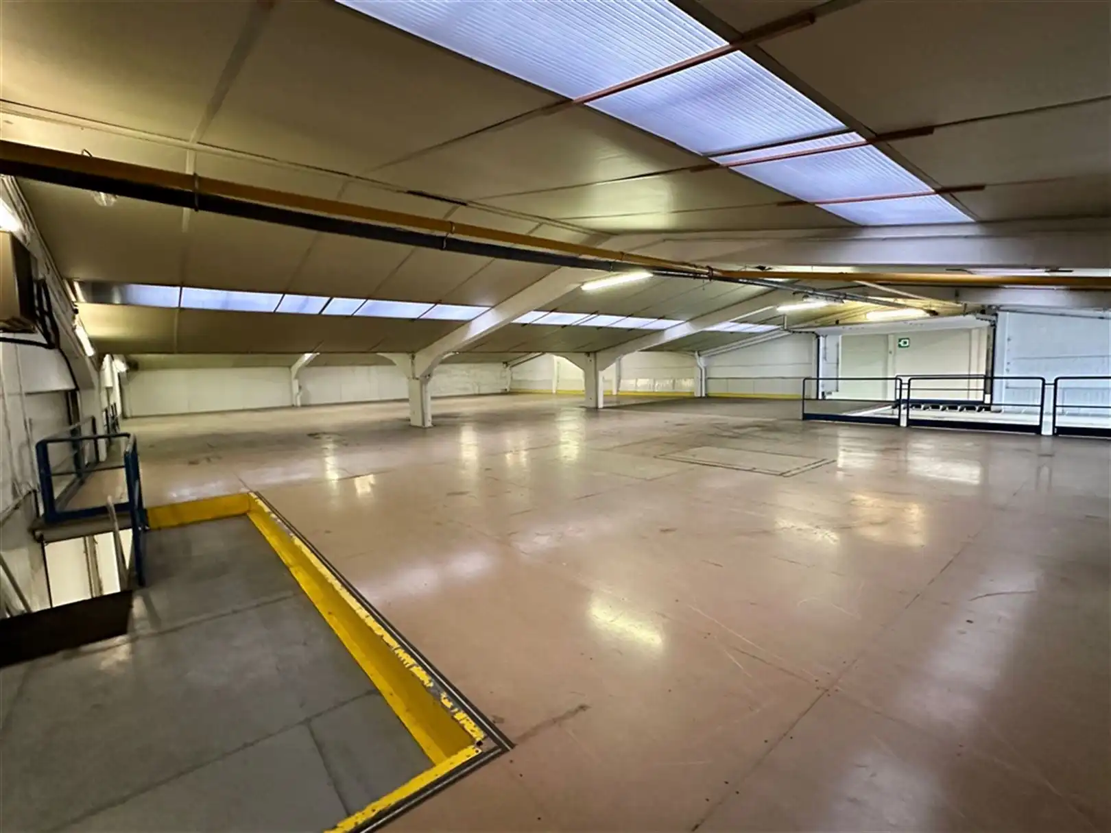 Magazijnen te huur op toplocatie in Kuurne foto 11