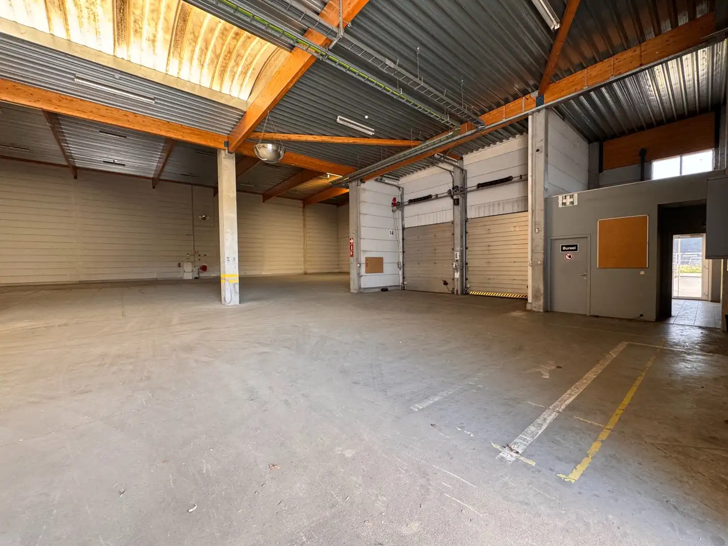 Logistiek magazijn (4.025 m²) op amper 2 min. van de A10 foto 11