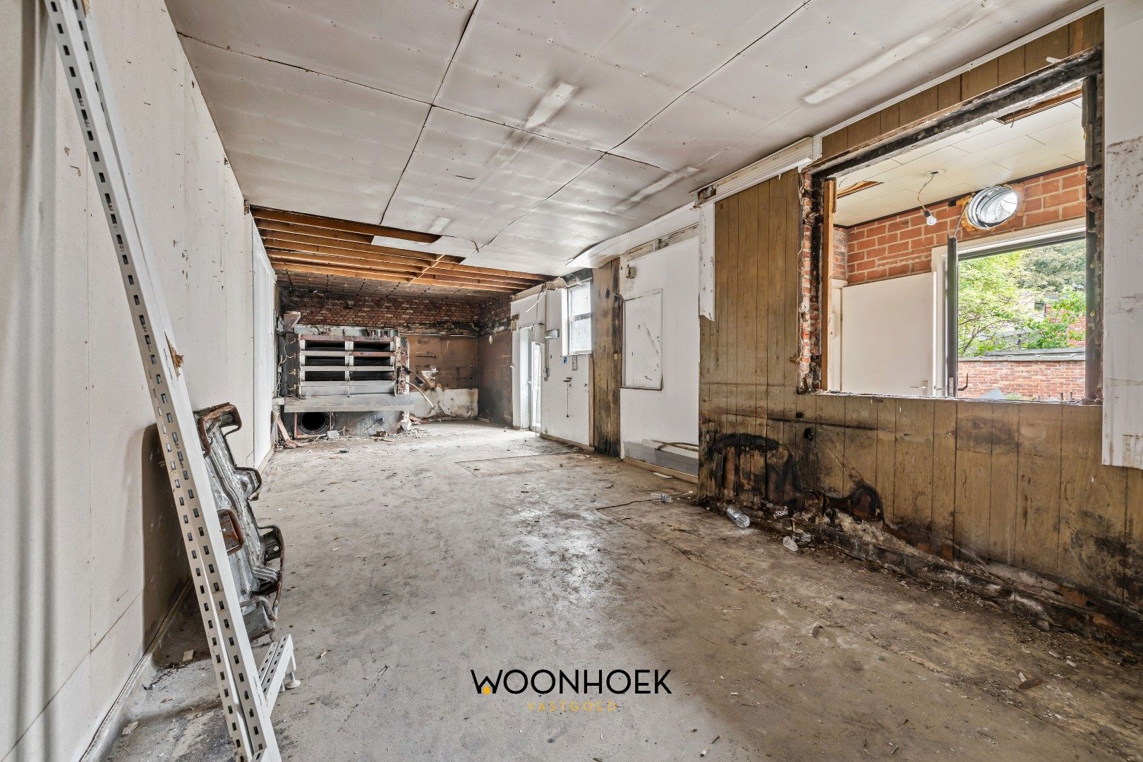 Ruime, te renoveren woning met diverse mogelijkheden foto 2