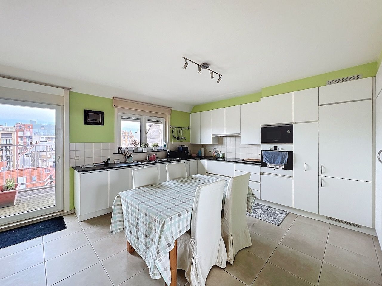 Zuidgericht duplex-dakappartement met veel ruimte op toplocatie in Heist foto 10