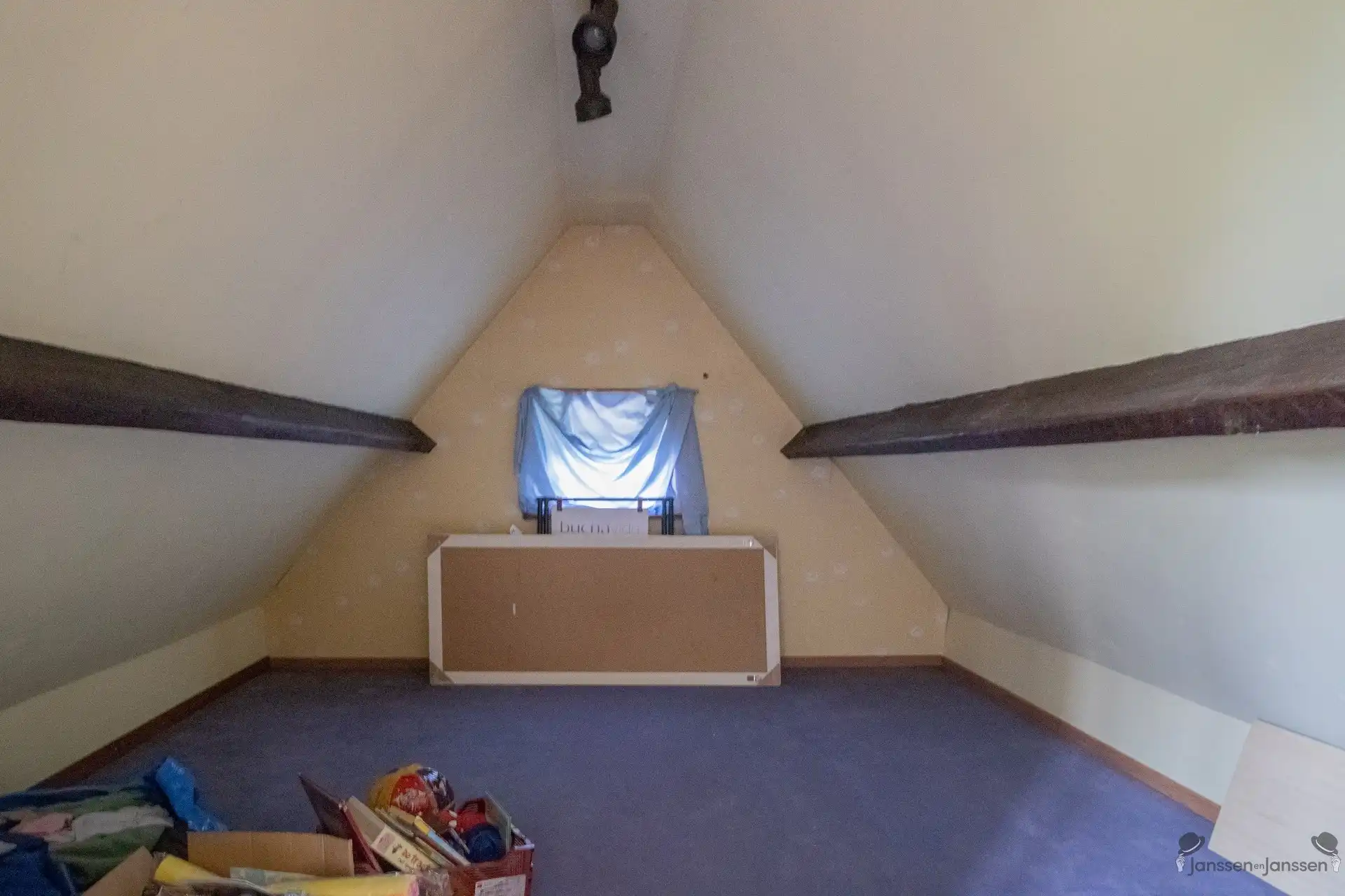 Ruime op te frissen villa met 2 keukens, 2 badkamers en min. 5 slaapkamers op 1.157 m² foto 19