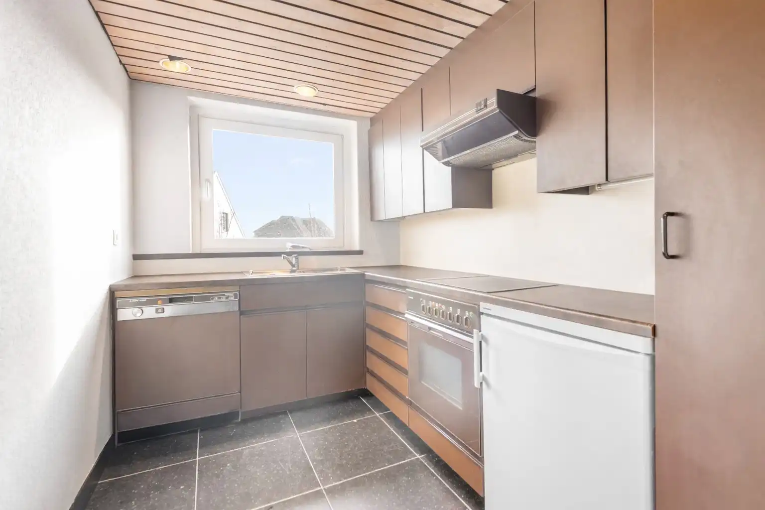 Zeer zonnige studio met open zicht, gelegen vlakbij de Zoutelaan en de Dumortierlaan. foto 6