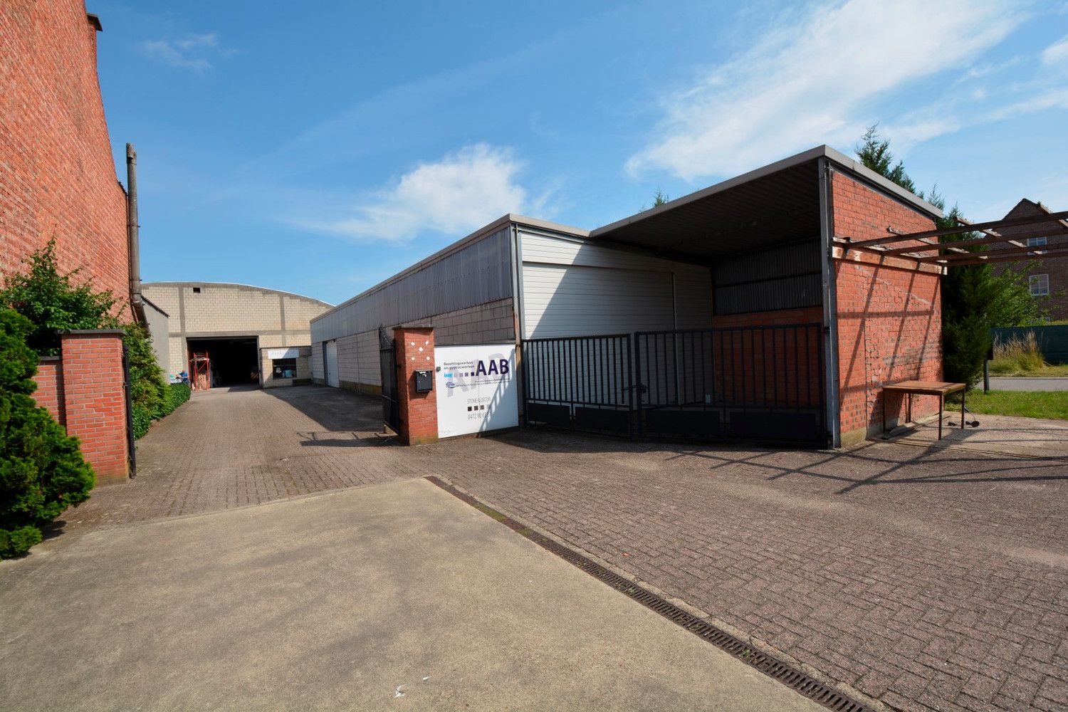 RUIM MAGAZIJN (405 m²) MET BUREEL (58 m²)! foto 9