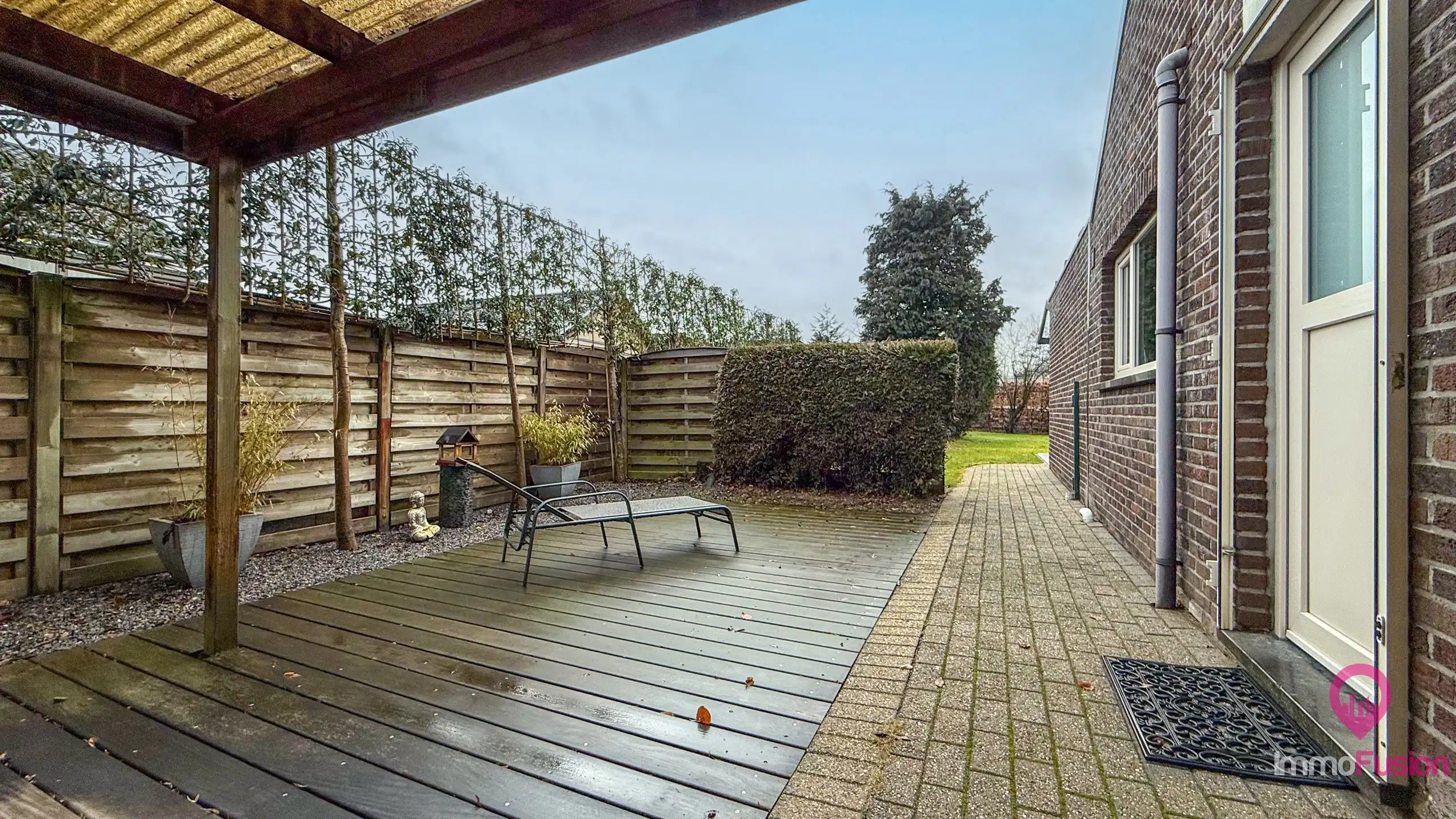 Ruime instapklare open bebouwing met 2 badkamers op 9a grond foto 34