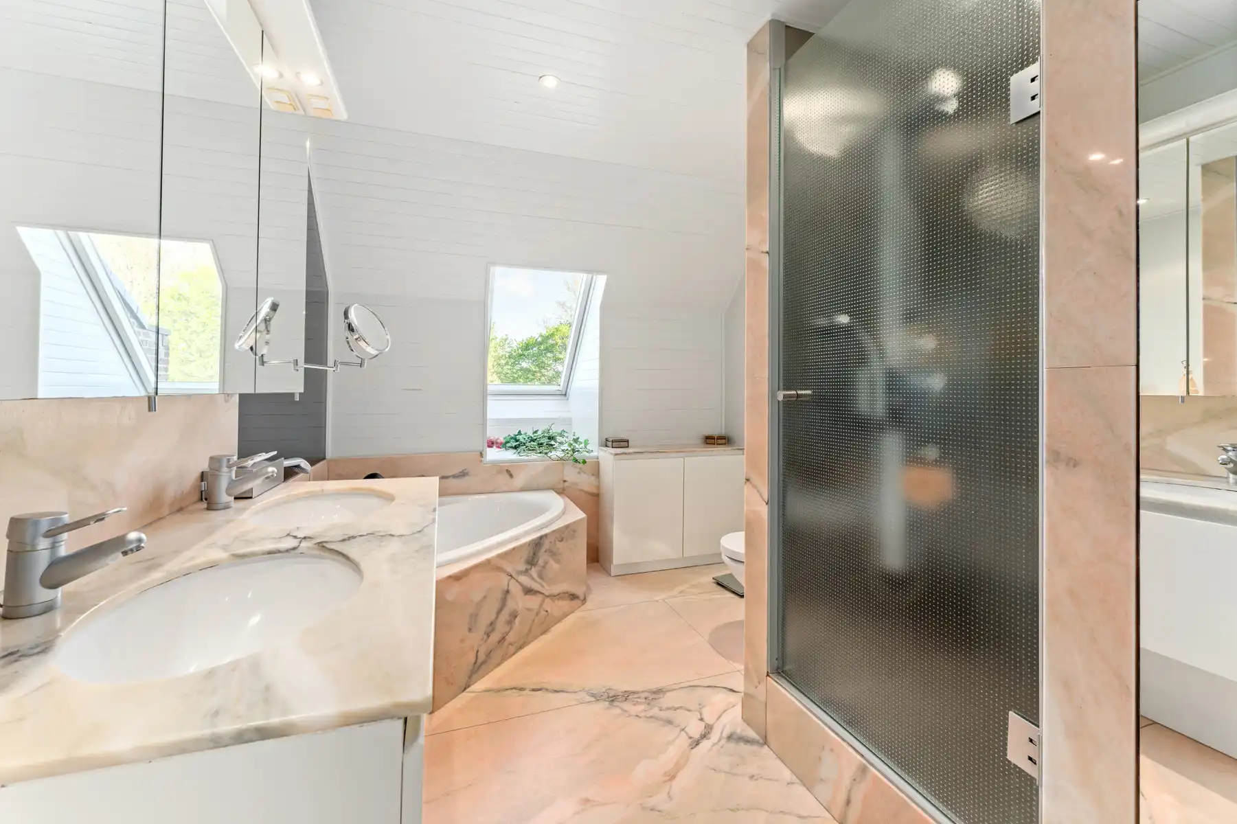 Handelsruimte met prachtige woning te koop in Roeselare! foto 16