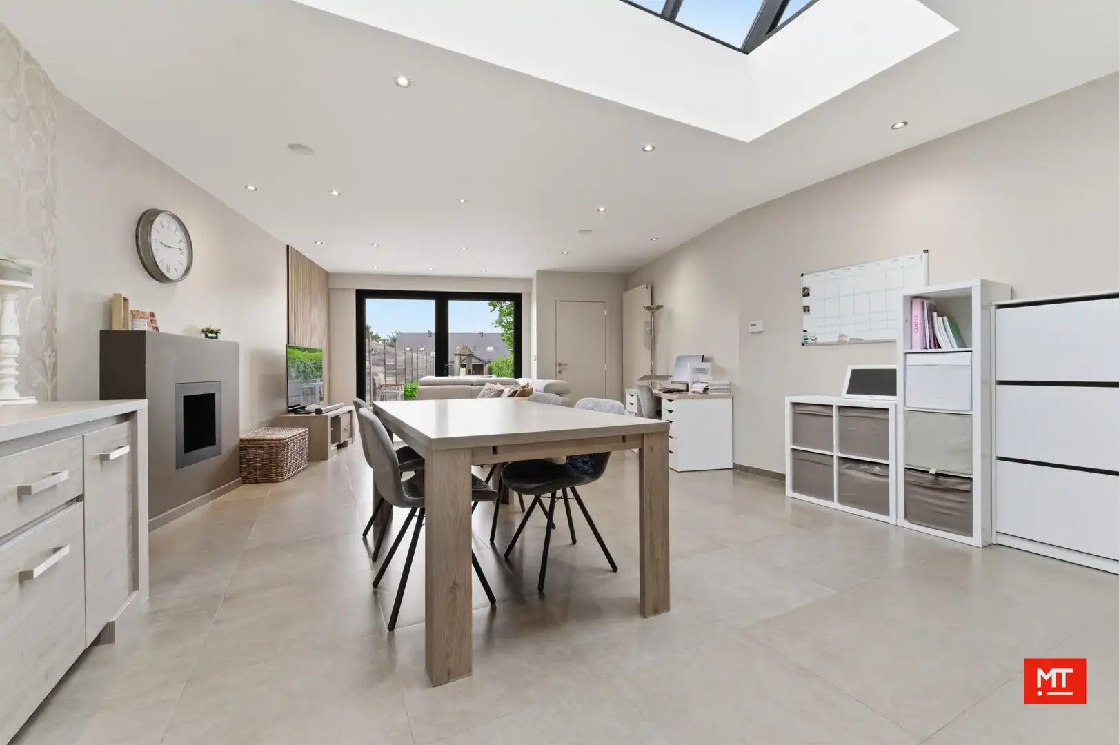 Centraal gelegen instapklare woning met 3 slaapkamers, zonnige tuin en praktijkruimte in Langemark foto 3