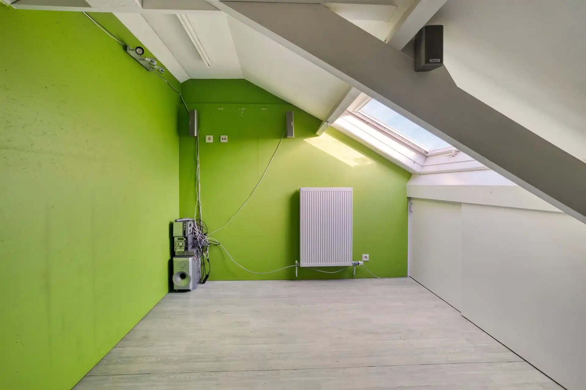 Op te frissen woning met 5 slpks nabij centrum Oostmalle! foto 26