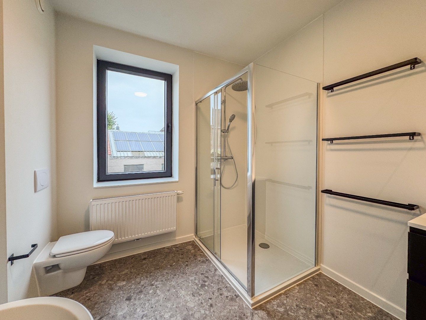 Gerenoveerde woning met 3 slaapkamers en gezellig stadstuintje. foto 18