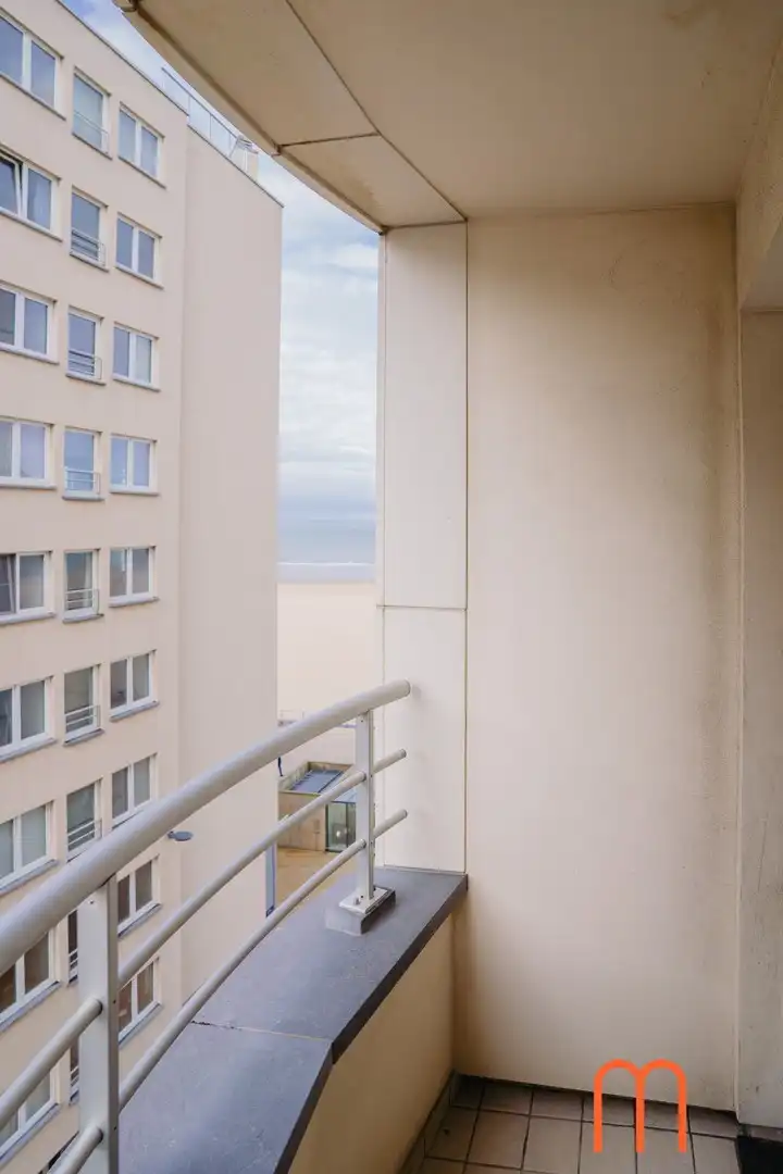 Volledig vernieuwd appartement te koop in Oostende met zijdelings zeezicht in Residentie Les Dauphins foto 7