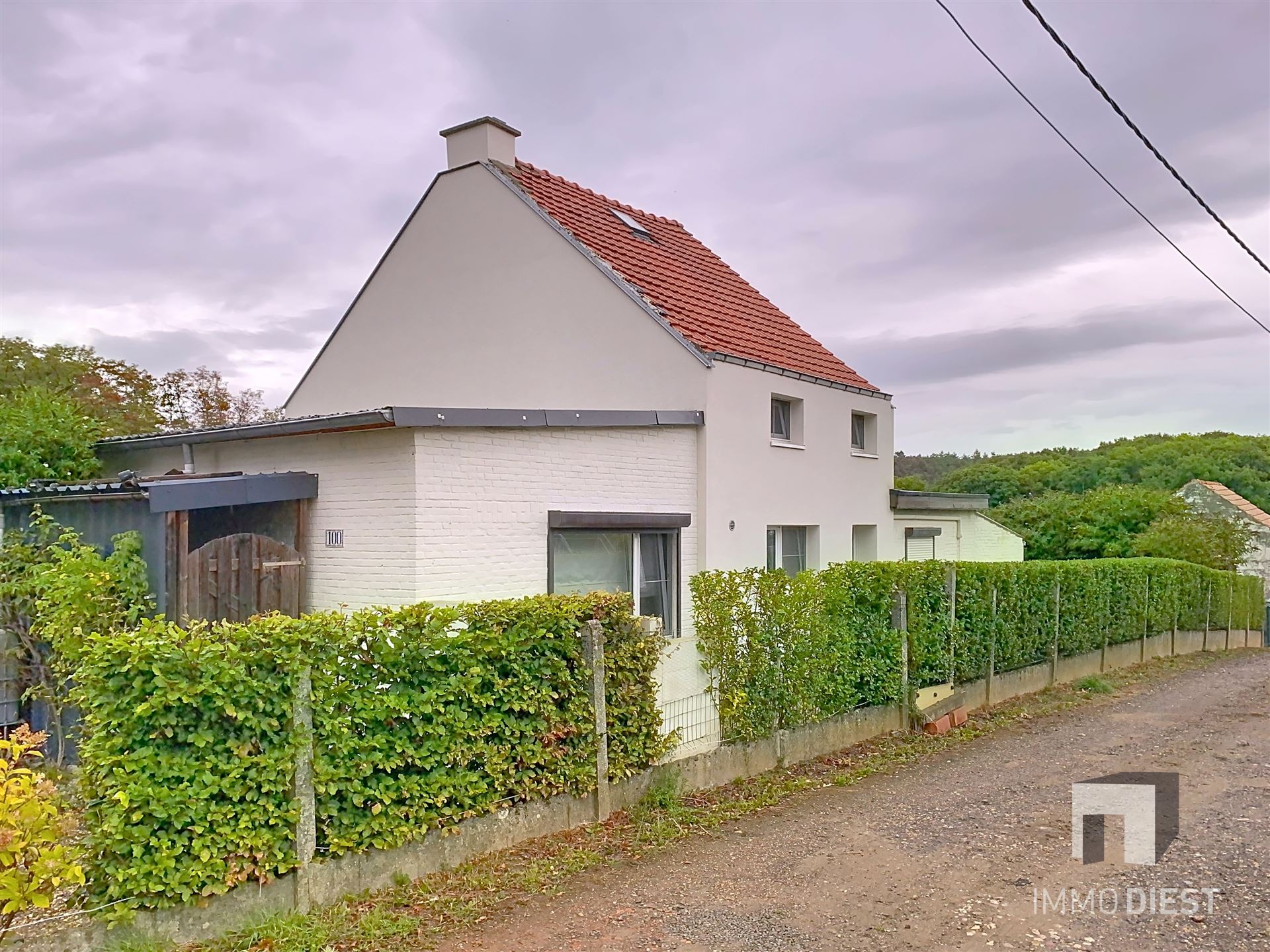 Charmante gerenoveerde woning met 4 slpkmrs foto 4