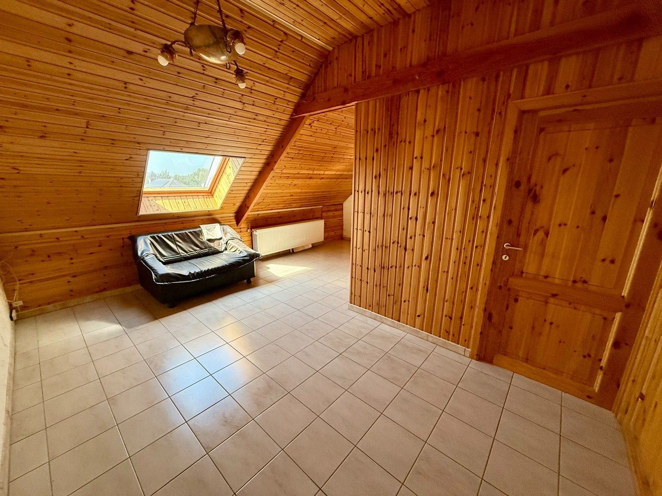 Zeer ruime woning met 5 slaapkamers! foto 16