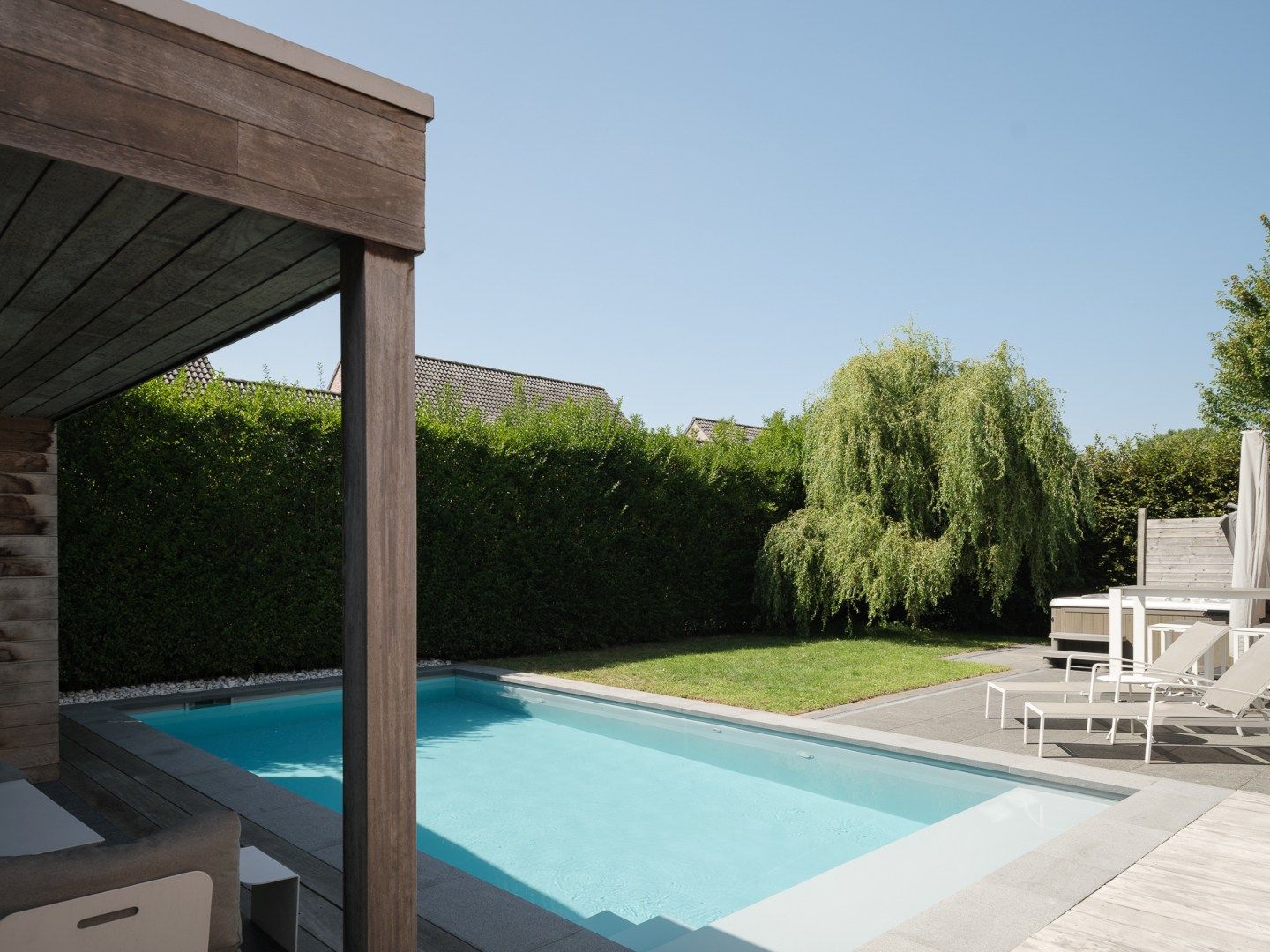 Exclusief wonen in rust en comfort – instapklare villa met zwembad in doodlopende straat foto 20
