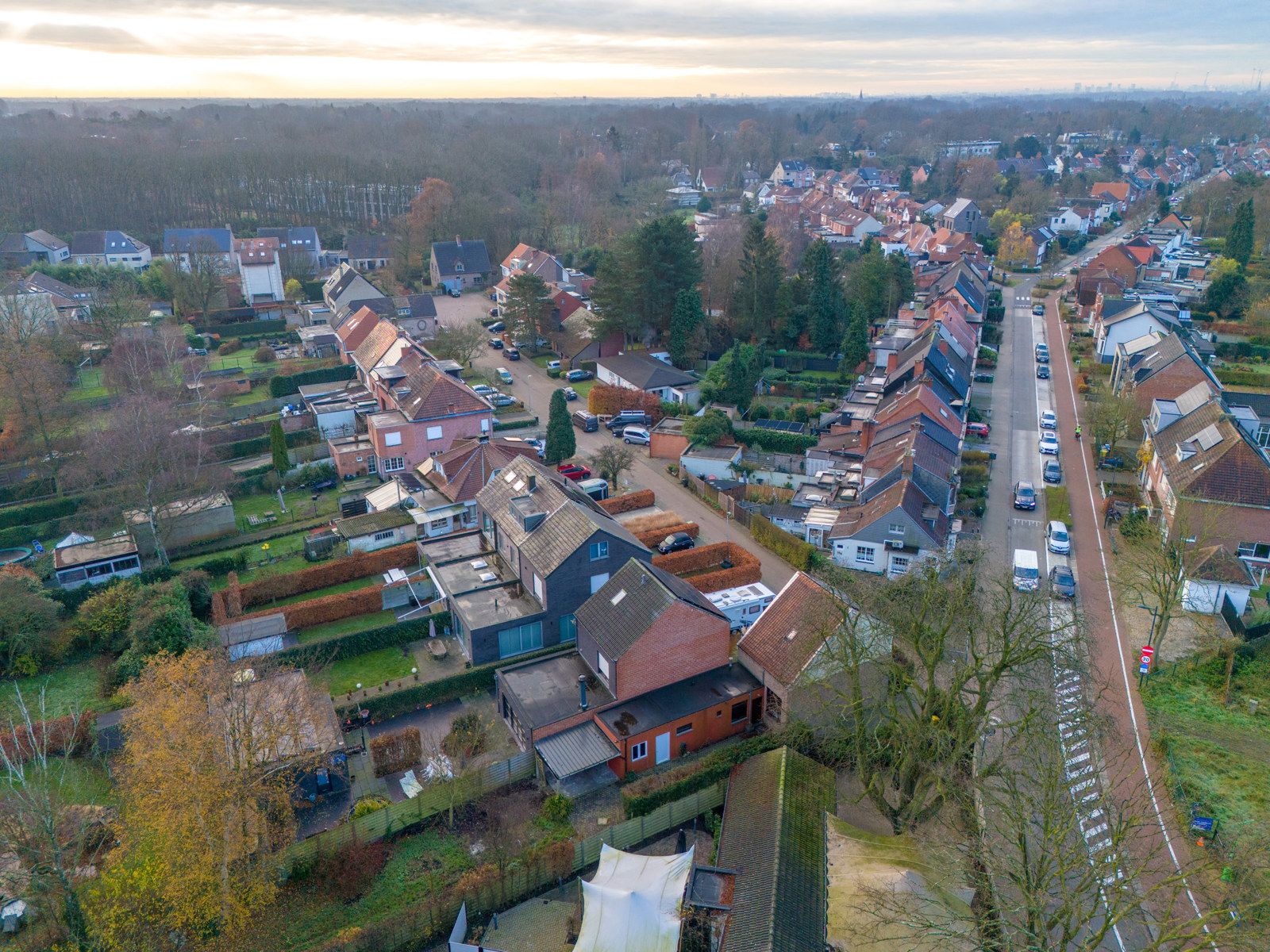 Halfopen bebouwing met 2 slaapkamers, ruime oprit en tuin! foto 19