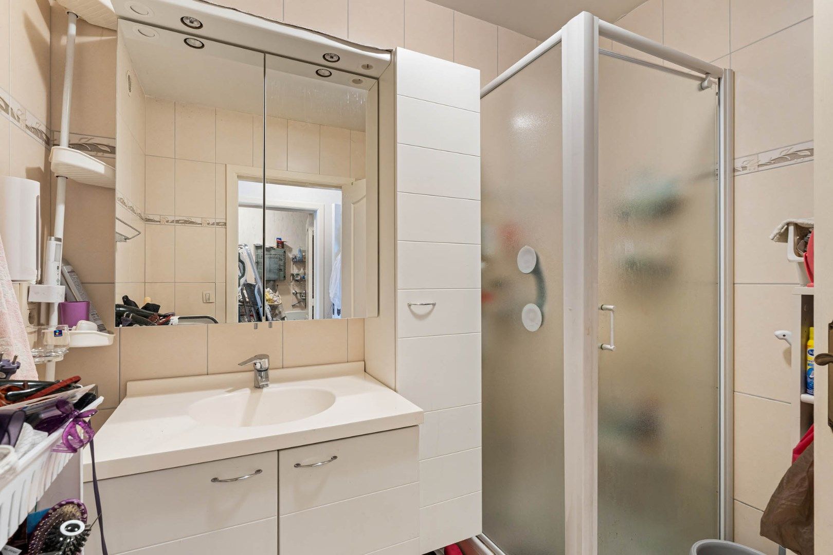 Stijlvol appartement voorzien van 2 slaapkamers, 2 terrassen en een autostandplaats op een rustige locatie in het centrum van Neeroeteren!  foto 27